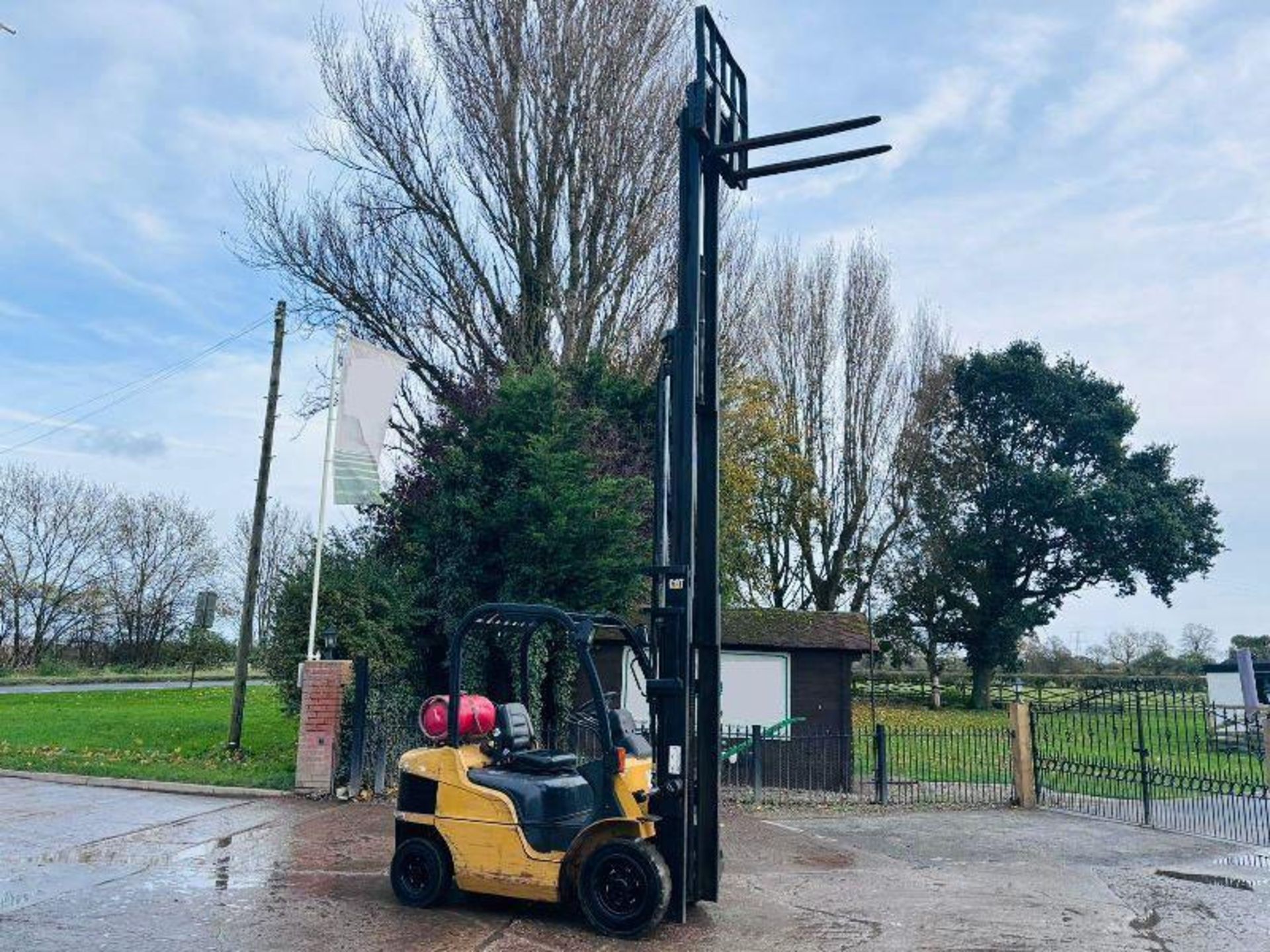 CATERPILLAR GR25N CONTAINER SPEC FORKLIFT C/W 3 STAGE MAST - Image 15 of 15