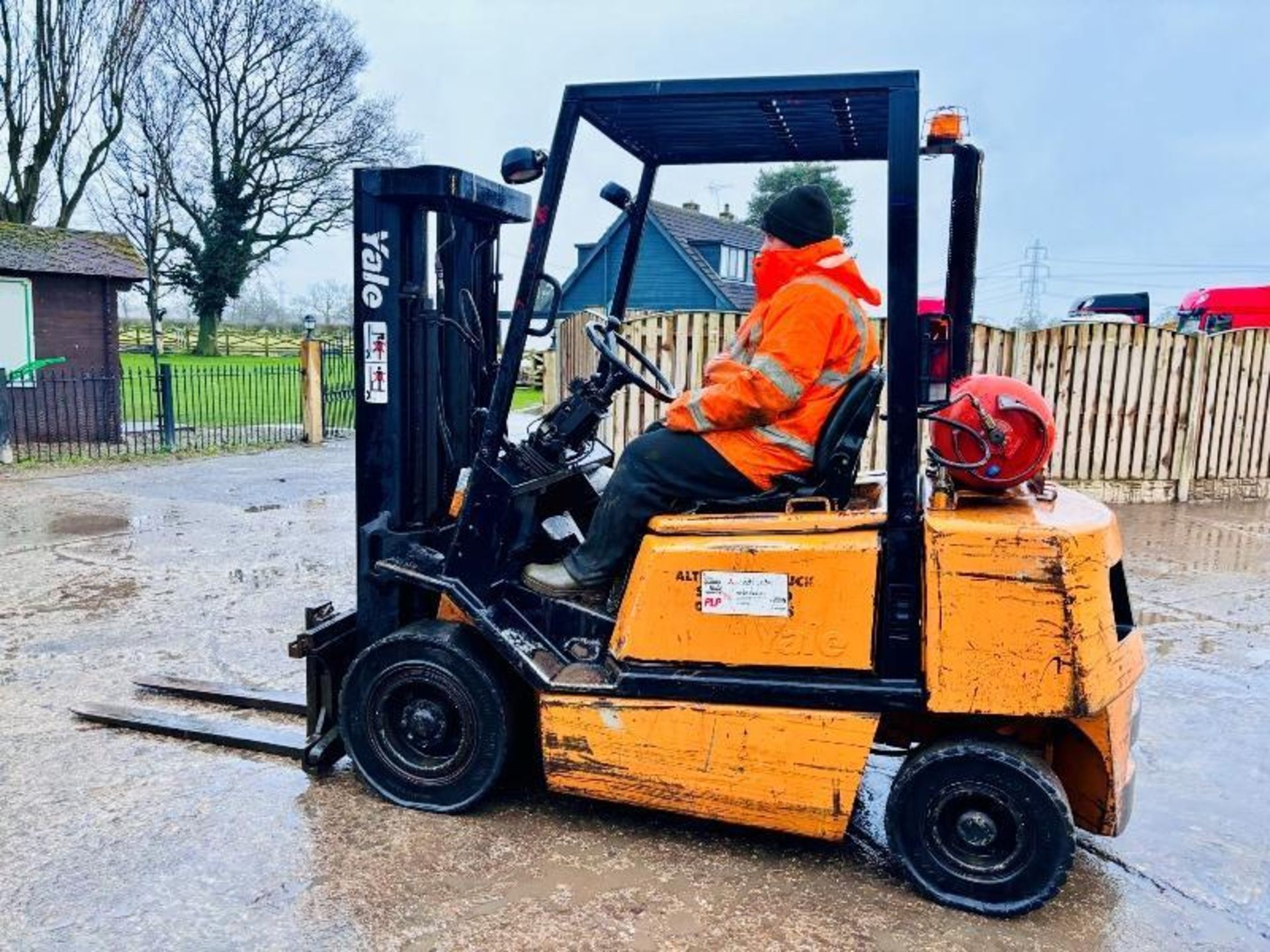 YALE GLP25RF FORKLIFT *CONTAINER SPEC* C/W SIDE SHIFT - Image 4 of 13