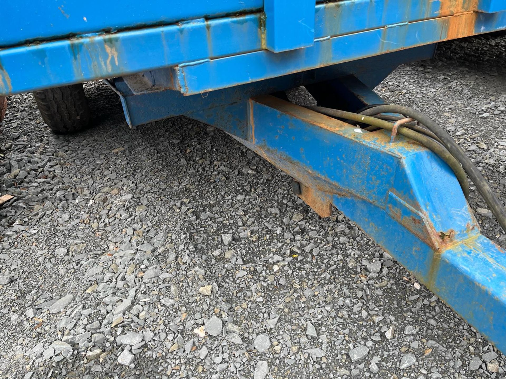 8 TONS DUMP TRAILER  - Image 11 of 11