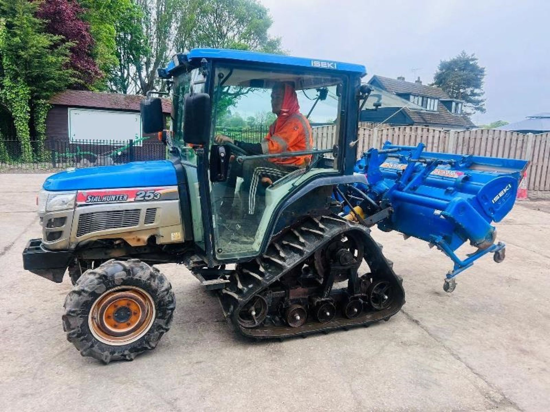 ISEKI TH253 HALF TRACK TRACTOR C/E REAR LINKAGE QUICK HITCH & ROTAVATOR - Image 3 of 17