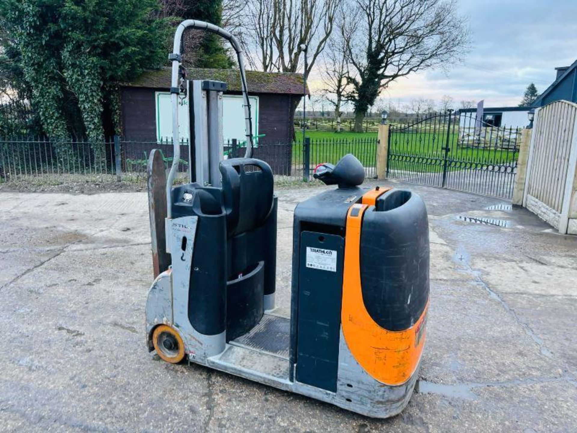 STILL KANVAN 02 ELECTRIC FORK LIFT *YEAR 2015* C/W PALLET TINES  - Image 2 of 14