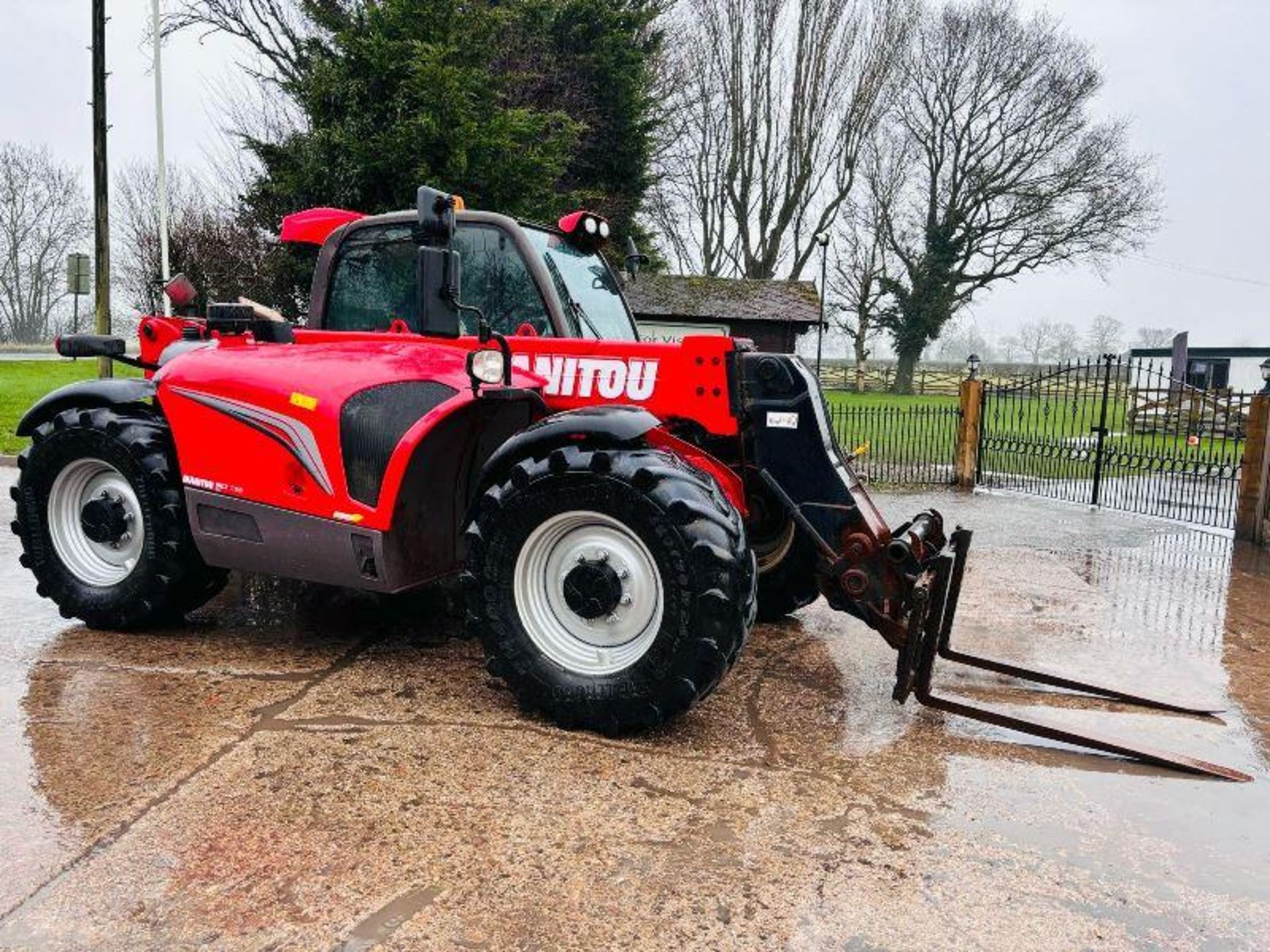 MANITOU MLT735 4WD TELEHANDLER *AG-SPEC, YEAR 2015, 5920 HOURS* C/W PUH - Image 6 of 19