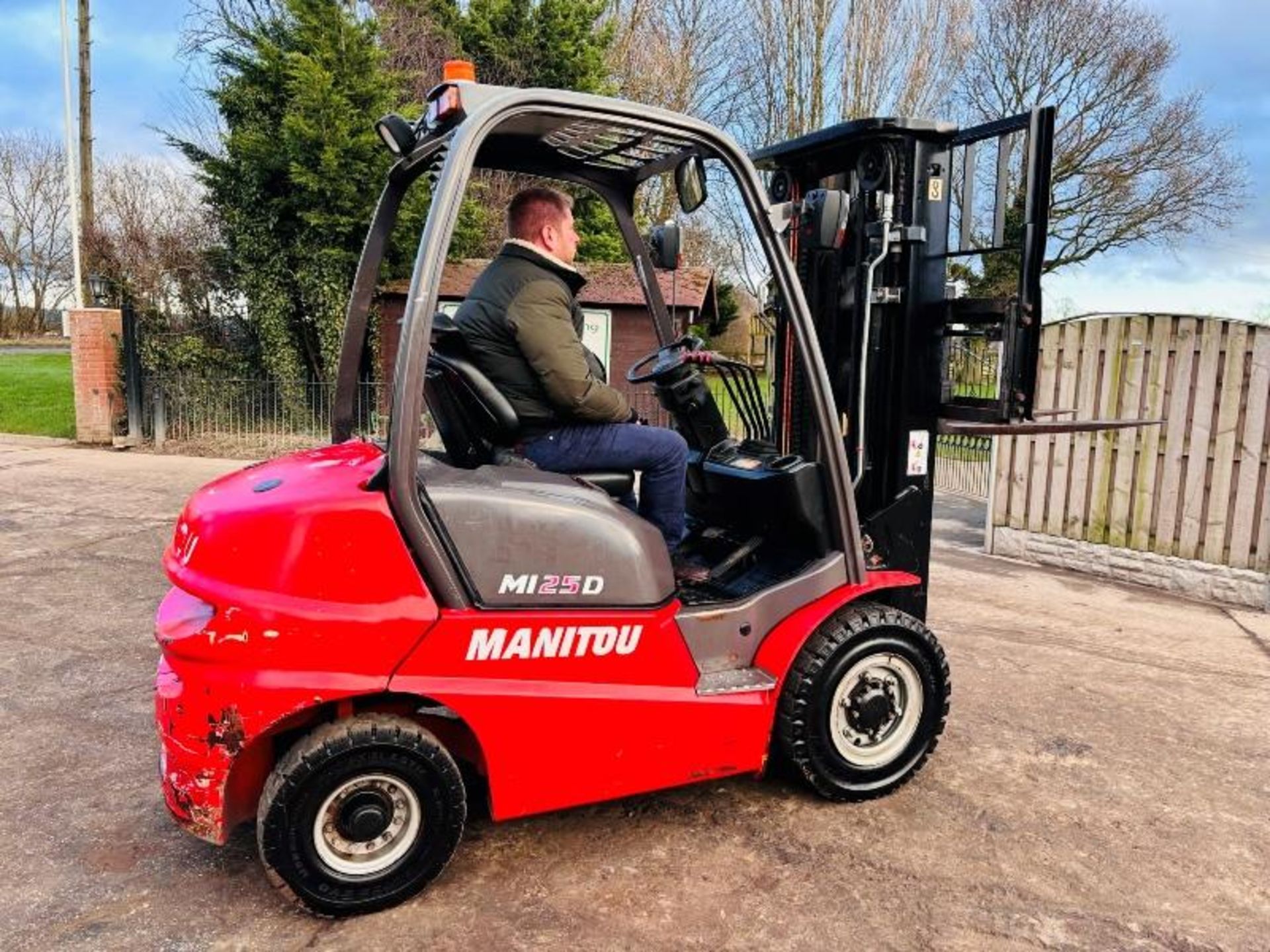 MANITOU MI25D CONTAINER SPEC FORKLIFT *YEAR 2018, 2660 HOURS* C/W SIDE SHIFT - Image 12 of 17