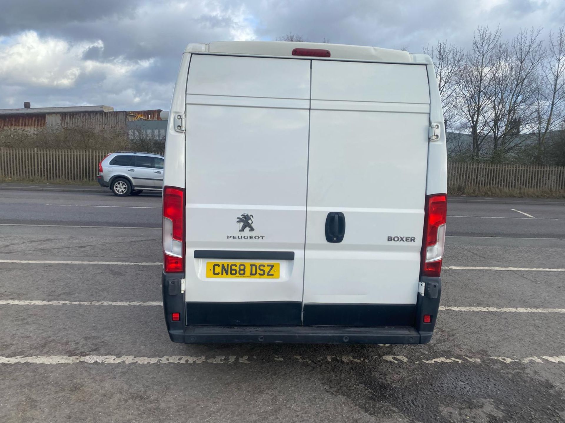 2018 68 PEUGEOT BOXER PROFESSIONAL PANEL VAN - 73K MILES - EURO 6 - AIR CON. - Image 3 of 10