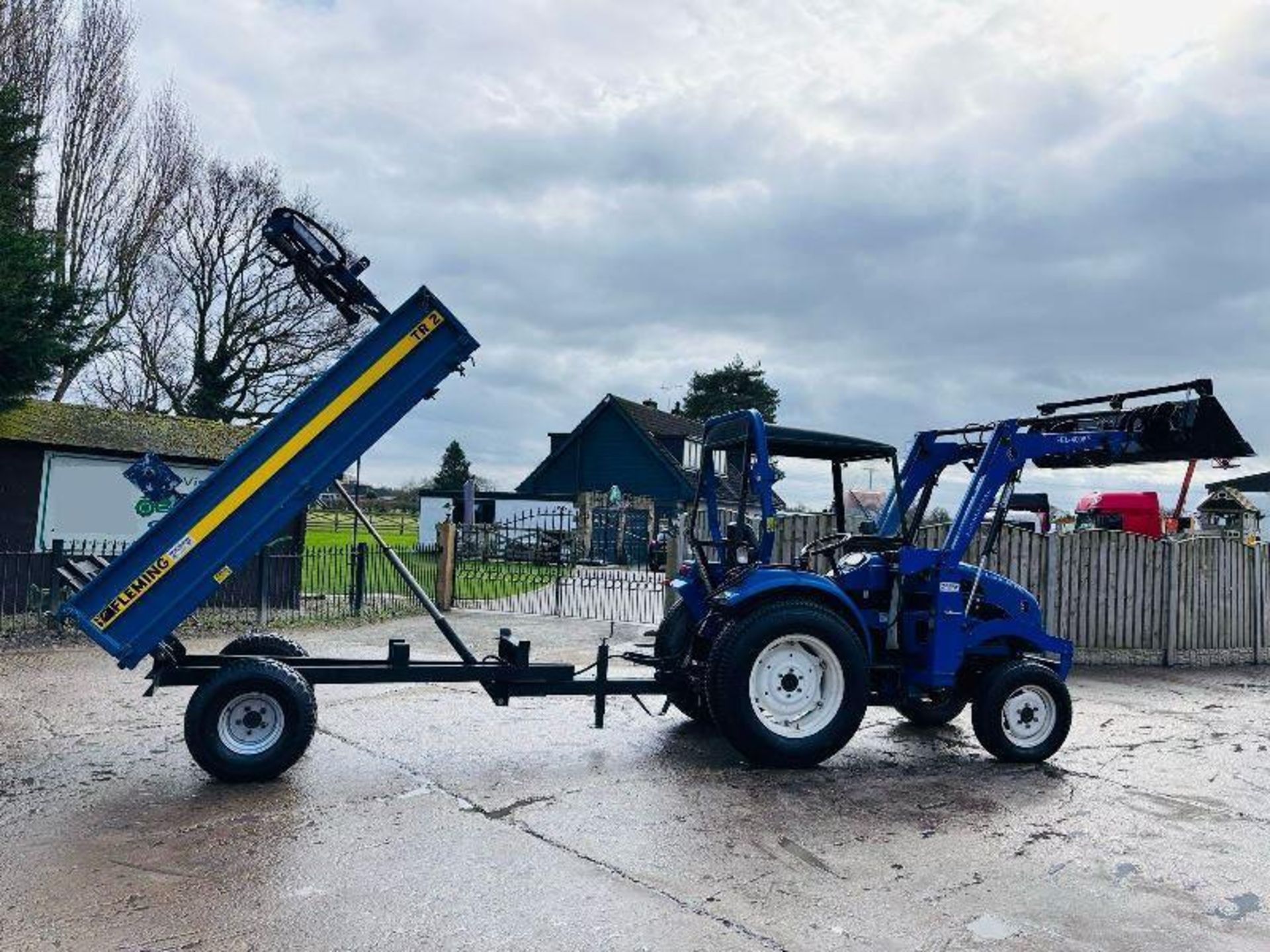 LAND LEGEND 4WD TRATOR C/W FRONT LOADER, BUCKET, TINES, SNOW PLOW, LOG SPLITTER & TRAILER - Image 5 of 20