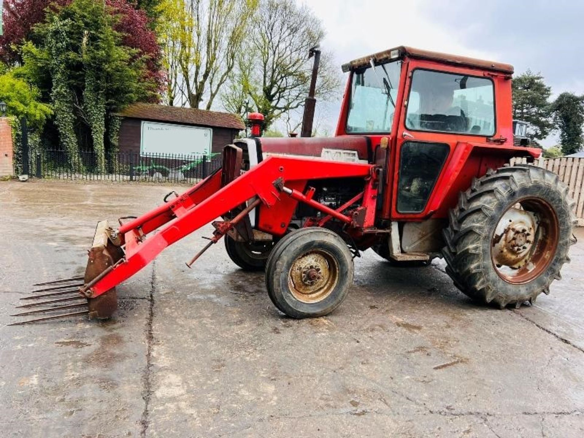 MASSEY FERGUSON MF590 TRACTOR C/W FRONT LOADER & MUCK FOLKS - Image 10 of 17