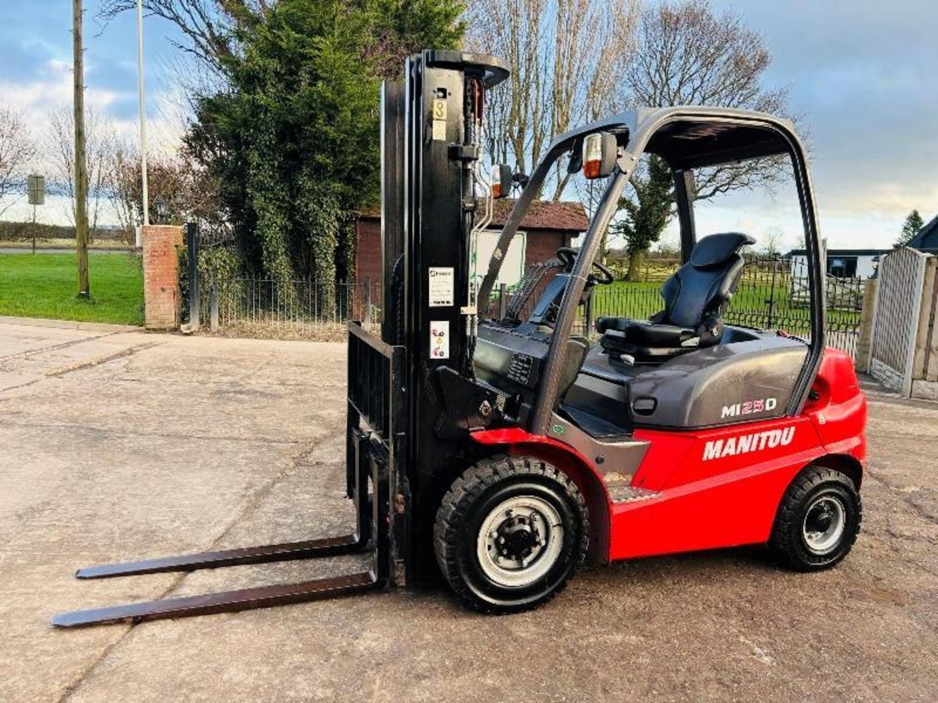 MANITOU MI25D CONTAINER SPEC FORKLIFT *YEAR 2018, 2660 HOURS* C/W SIDE SHIFT - Image 7 of 17