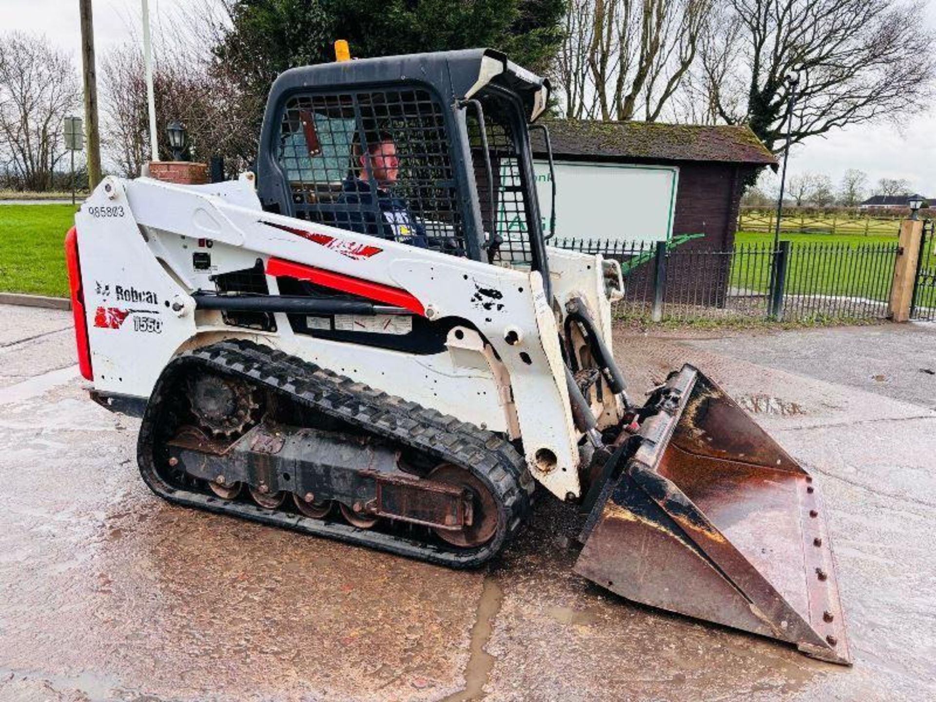 BOBCAT T550 TRACKED SKIDSTEER *YEAR 2017, 1630 HOURS* C/W BUCKET - Image 2 of 18