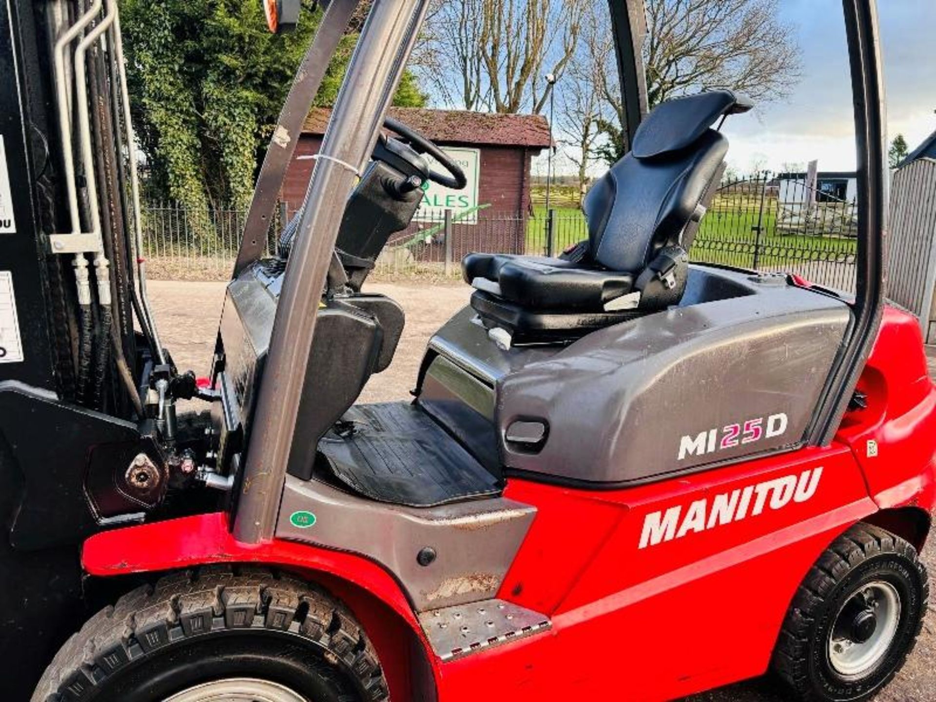 MANITOU MI25D CONTAINER SPEC FORKLIFT *YEAR 2018, 2660 HOURS* C/W SIDE SHIFT - Image 13 of 17