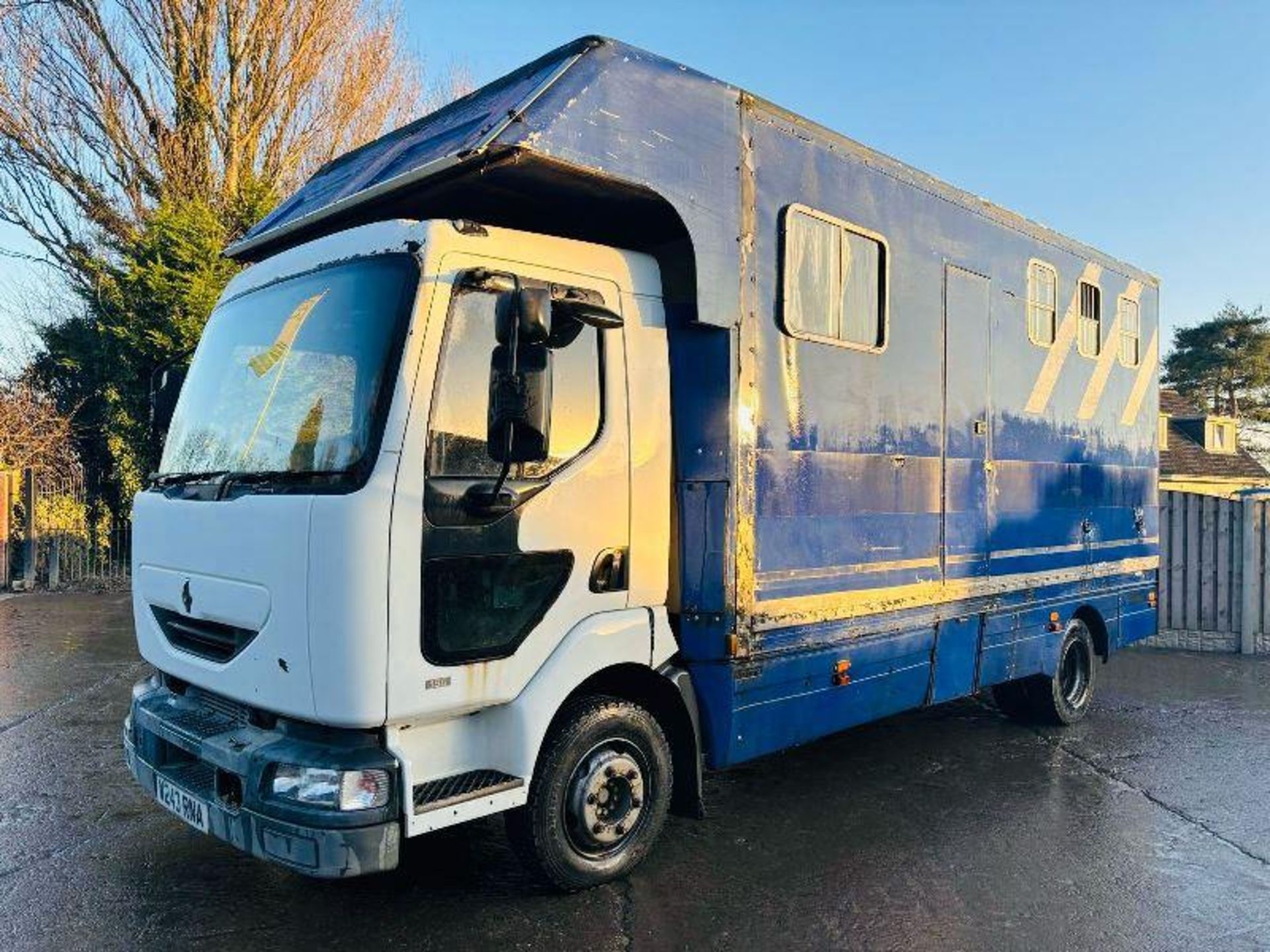 RENAULT 42AEA1 HORSE BOX LORRY C/W MANUAL GEAR BOX - Image 7 of 18