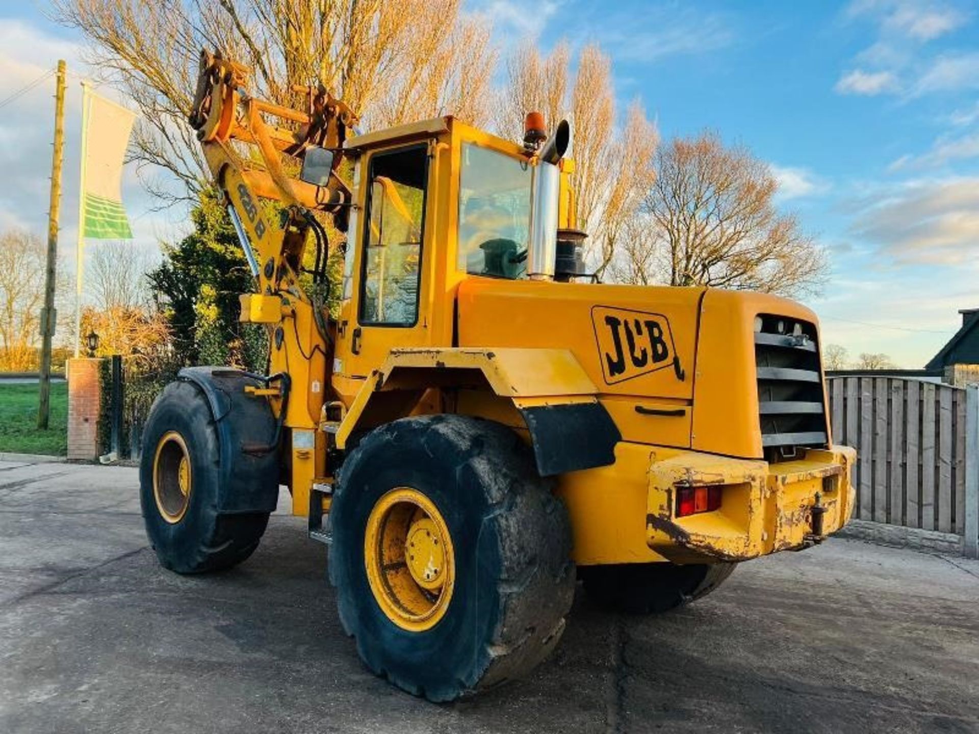 JCB 426B 4WD LOADING SHOVEL C/W JOYSTICK CONTROL - Image 11 of 18