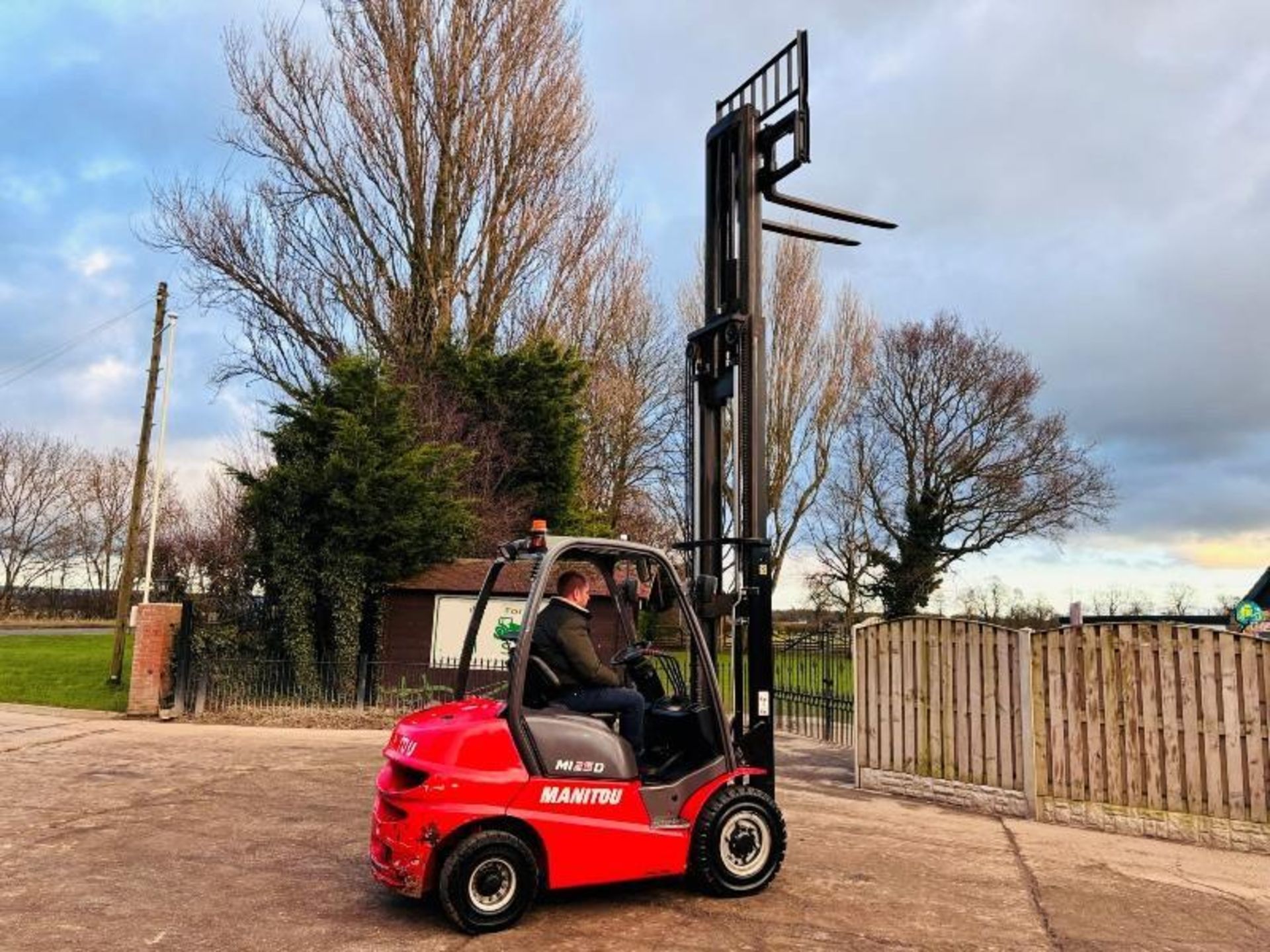 MANITOU MI25D CONTAINER SPEC FORKLIFT *YEAR 2018, 2660 HOURS* C/W SIDE SHIFT - Image 4 of 17