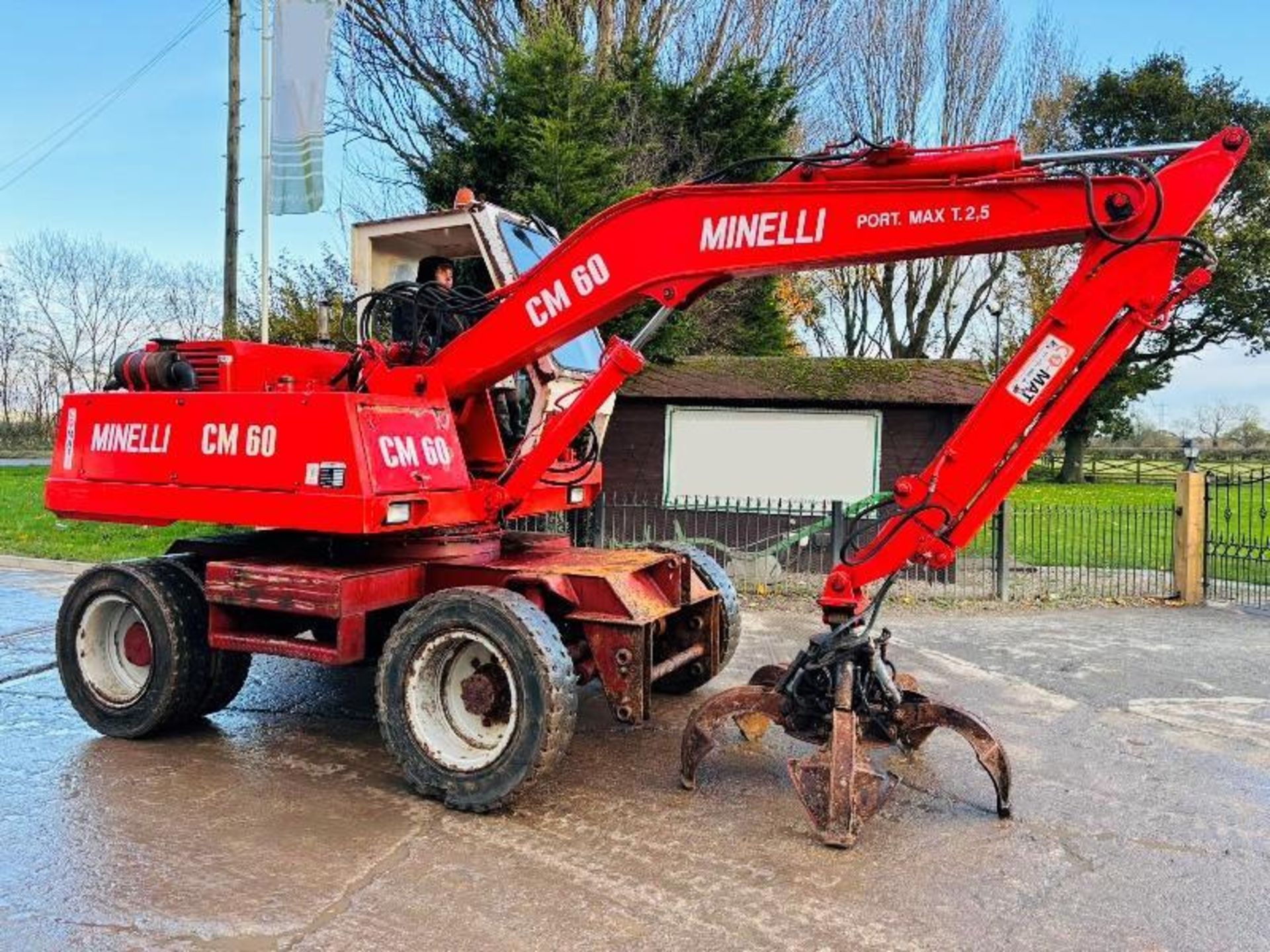 MINELLI CM60 WHEELED EXCAVATOR C/W 5 TINE SCRAP GRAB & TELESCOPIC BOOM