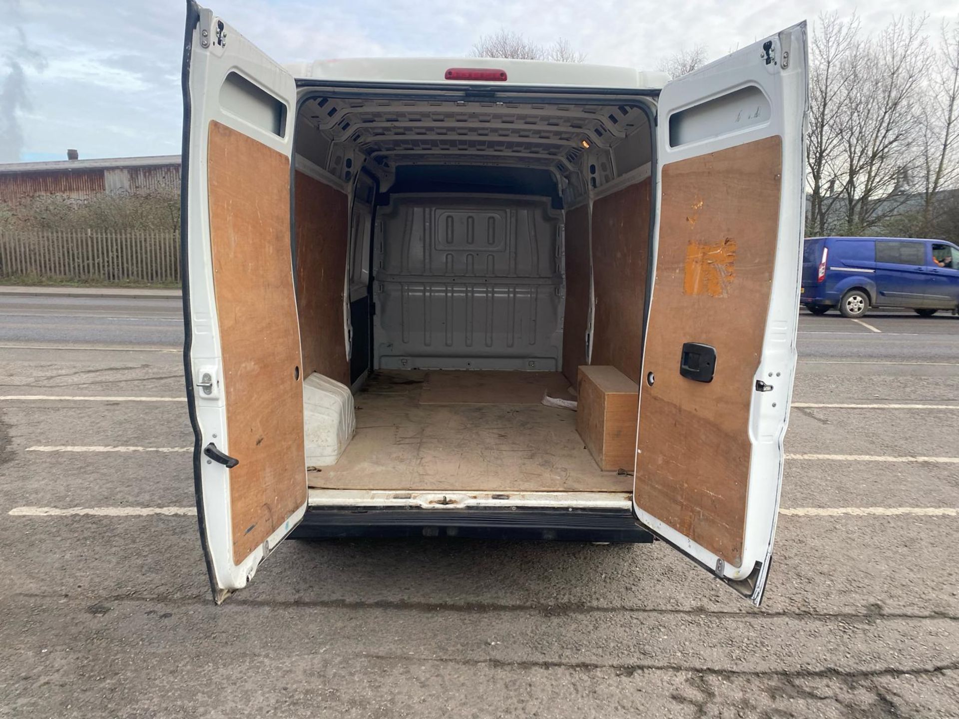 2019 69 PEUGEOT BOXER PANEL VAN - 57K MILES - EURO 6 - PLY LINED. - Image 10 of 12