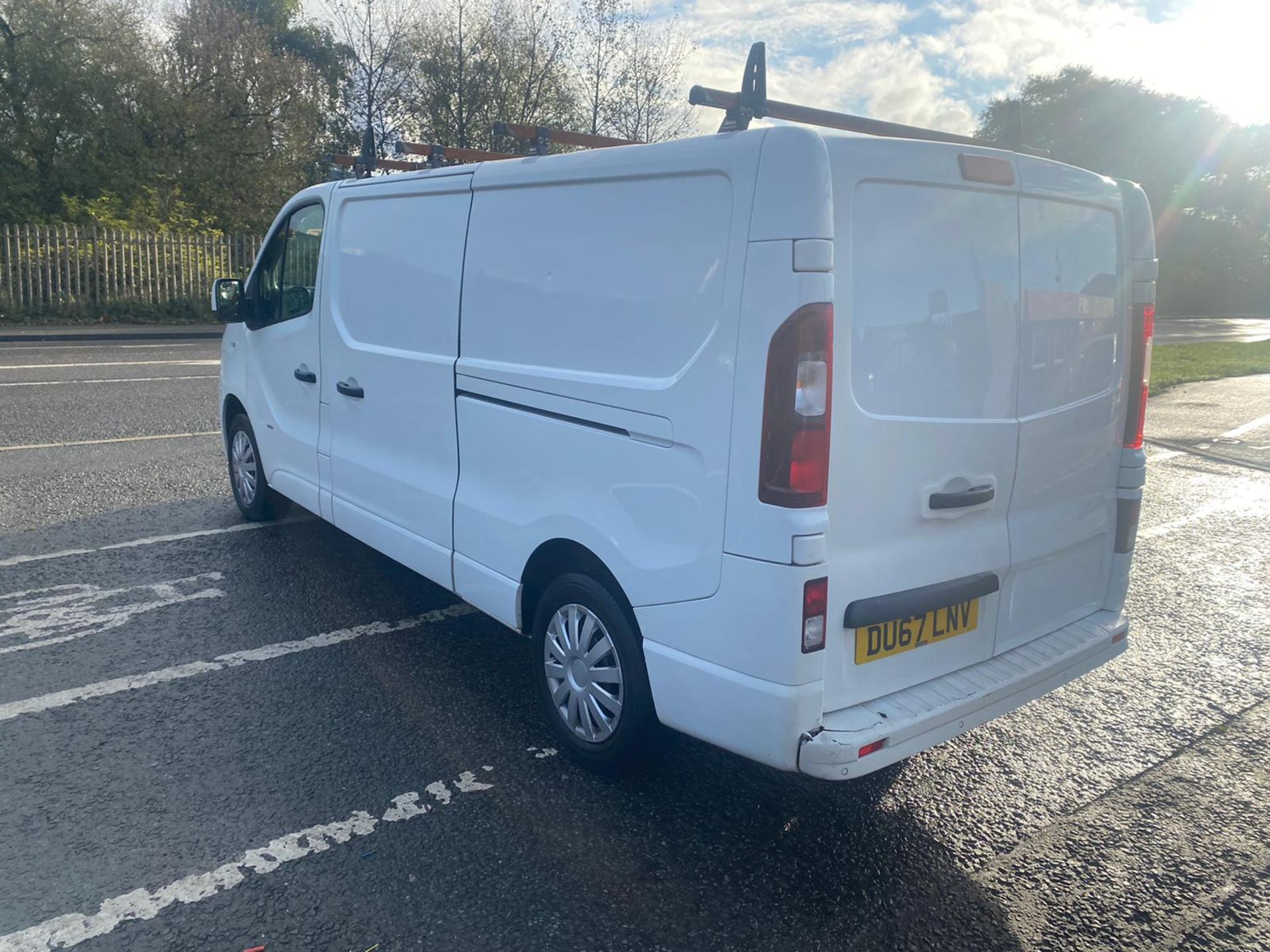 2017 67 VAUXHALL VIVARO SPORTIVE LWB PANEL VAN -123K MILES - EURO 6 - AIR CON. - Image 5 of 10