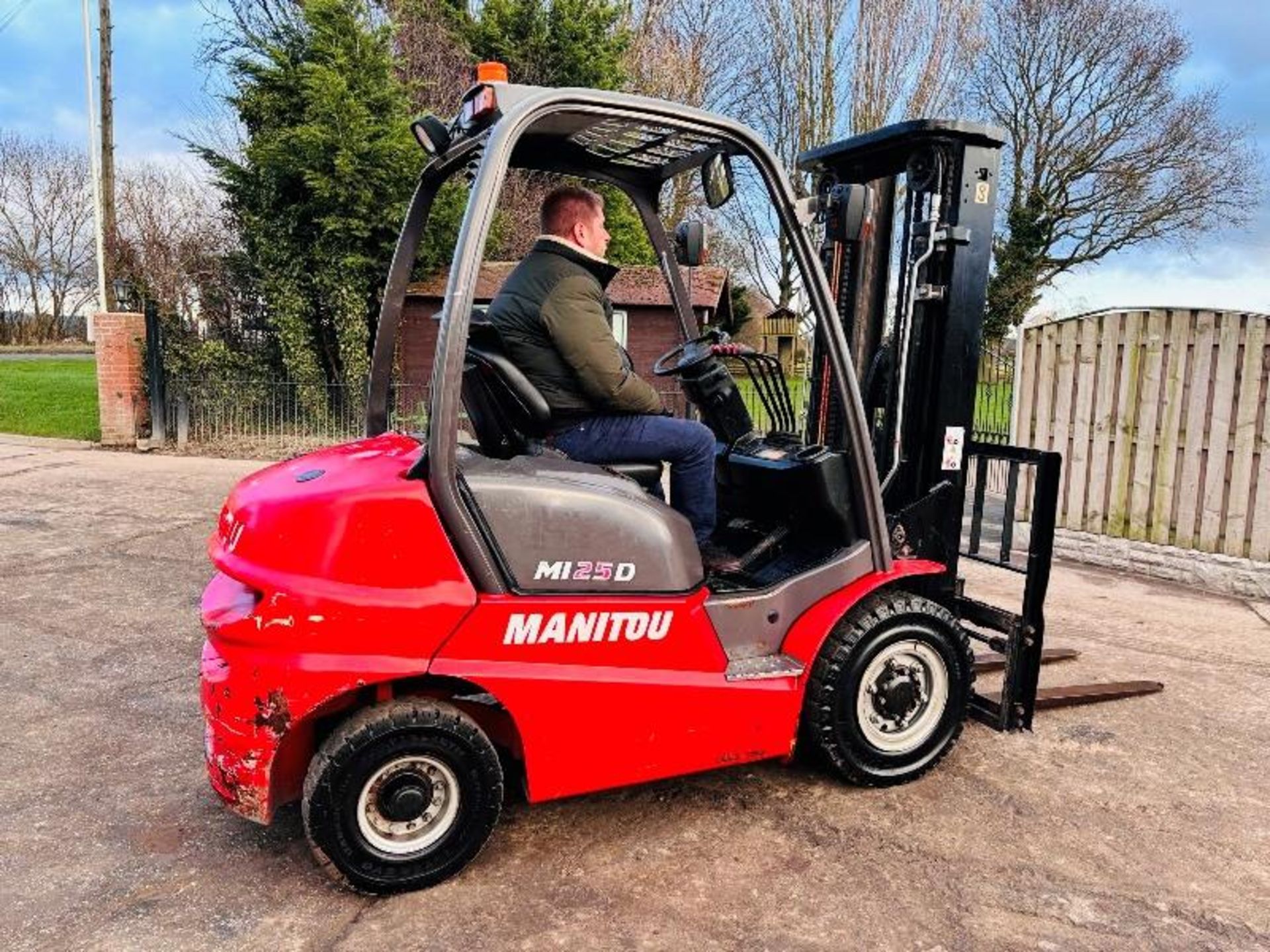 MANITOU MI25D CONTAINER SPEC FORKLIFT *YEAR 2018, 2660 HOURS* C/W SIDE SHIFT - Image 10 of 17