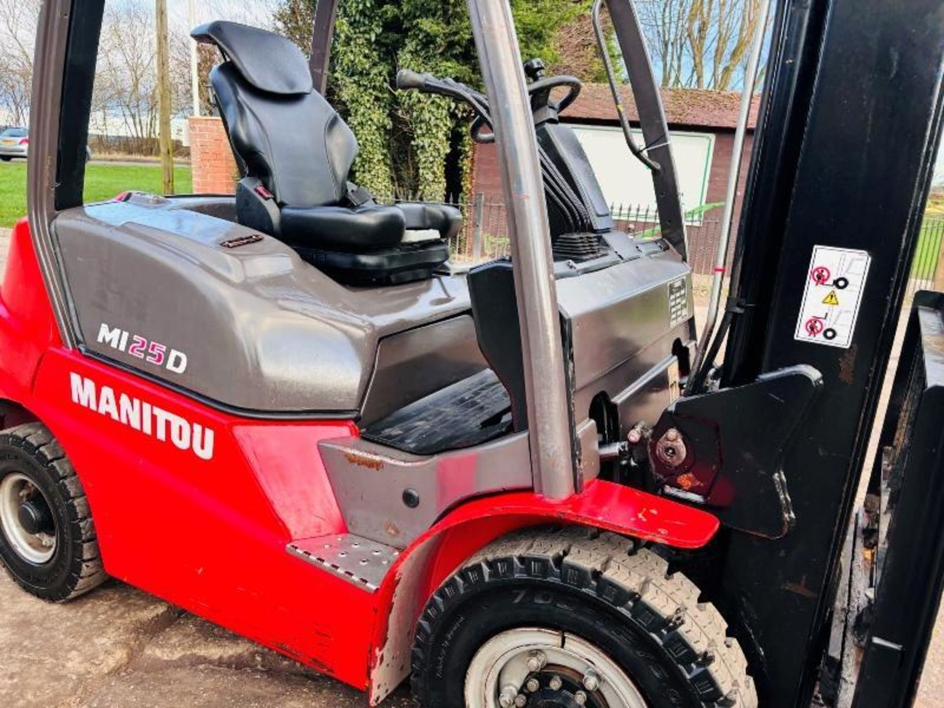 MANITOU MI25D CONTAINER SPEC FORKLIFT *YEAR 2018, 2660 HOURS* C/W SIDE SHIFT - Image 6 of 17