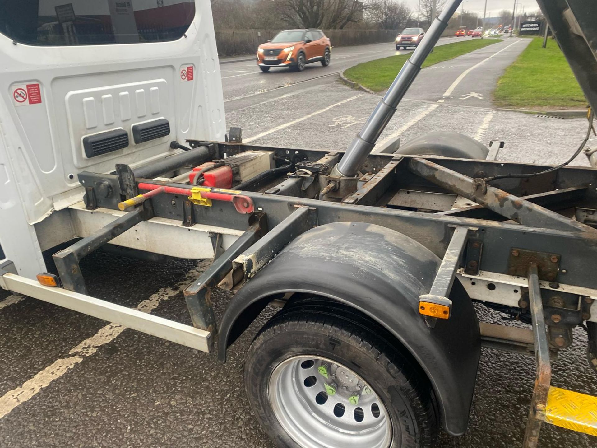 2018 18 FORD TRANSIT 470 TIPPER - 90K MILES - 4.7 TON GROSS - 3 SEATS - RARE TIPPER - TOWBAR. - Image 6 of 15