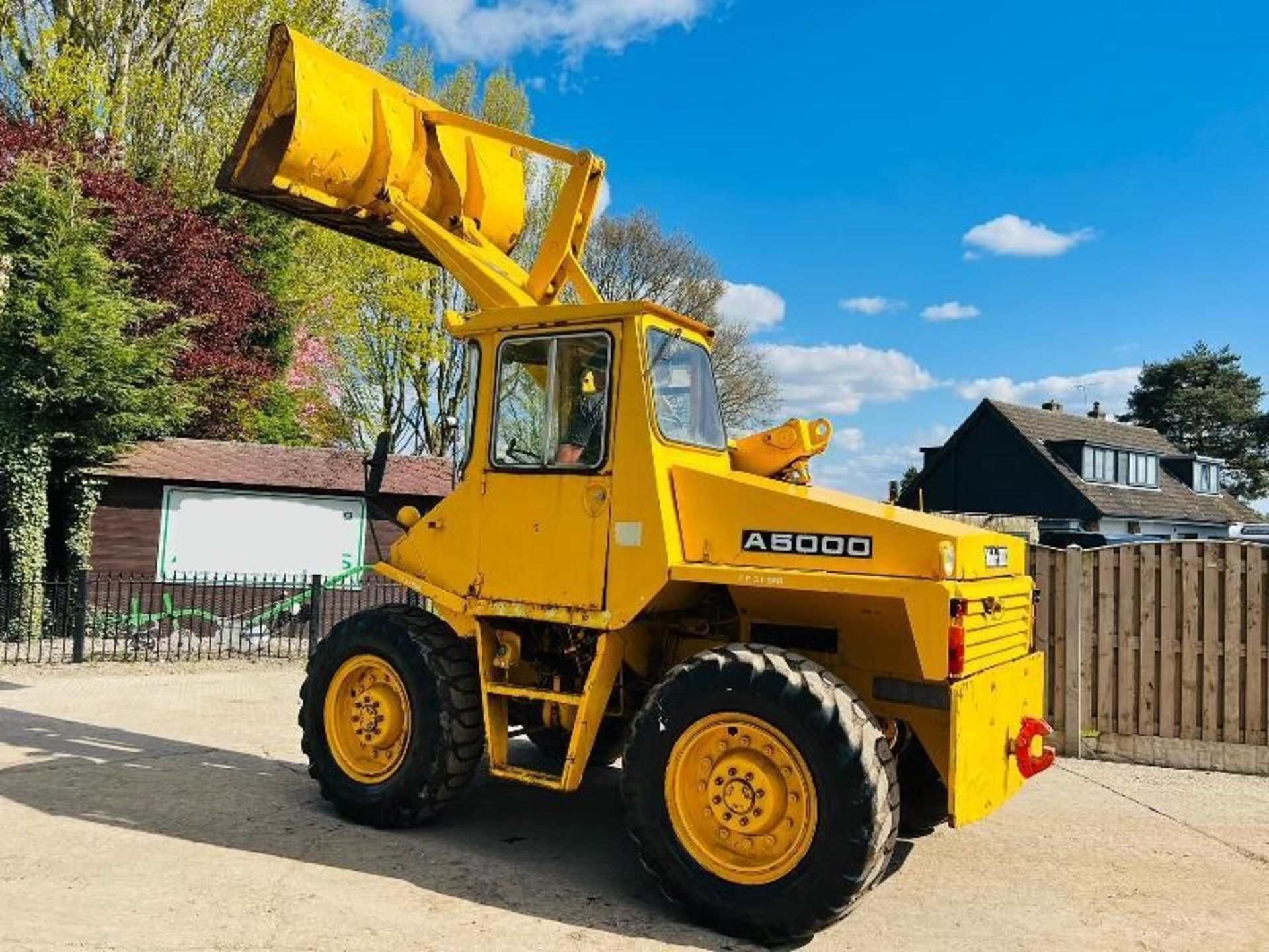 MUIR HILL A5000 4WD LOADING SHOVEL C/W PERKINS ENGINE & 4 WHEEL STEER - Image 10 of 15