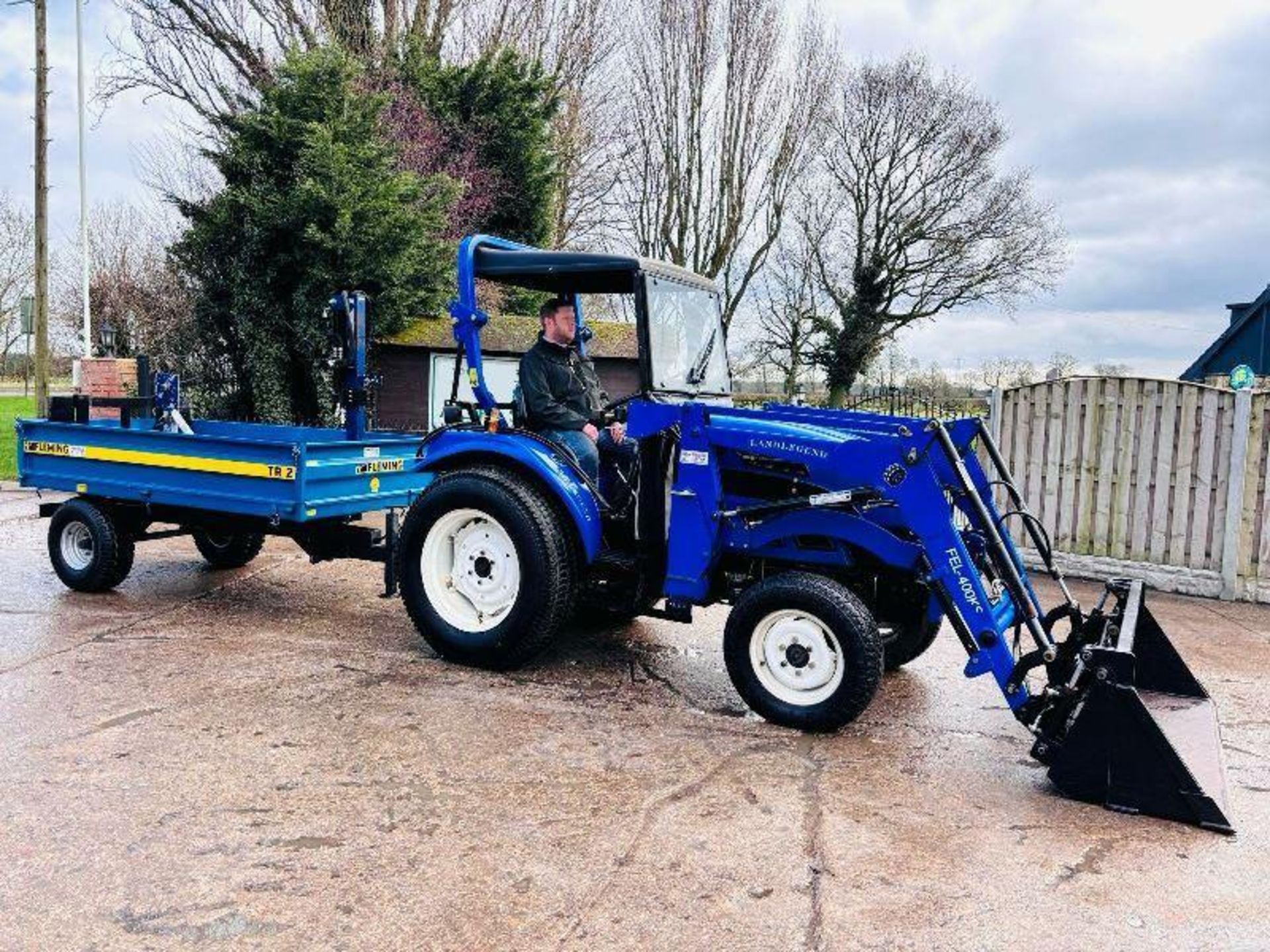 LAND LEGEND 4WD TRATOR C/W FRONT LOADER, BUCKET, TINES, SNOW PLOW, LOG SPLITTER & TRAILER