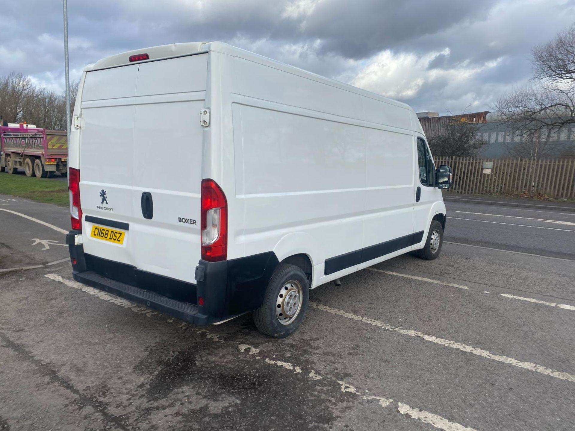 2018 68 PEUGEOT BOXER PROFESSIONAL PANEL VAN - 73K MILES - EURO 6 - AIR CON. - Image 4 of 10