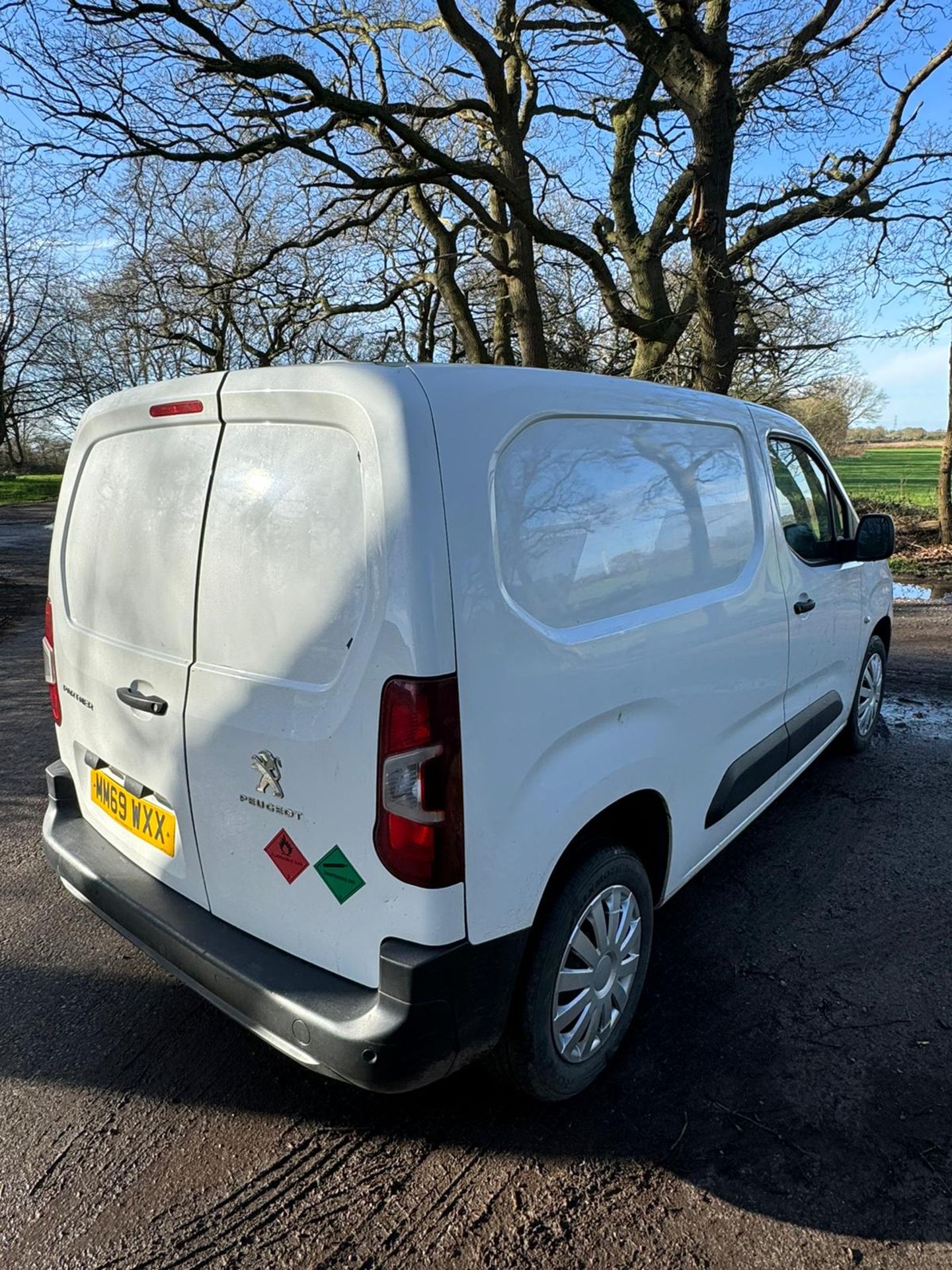 2019 69 PEUGEOT PARTNER PANEL VAN - 130K MILES - 3 SEATS - AIR CON - 1 KEY - Image 3 of 11