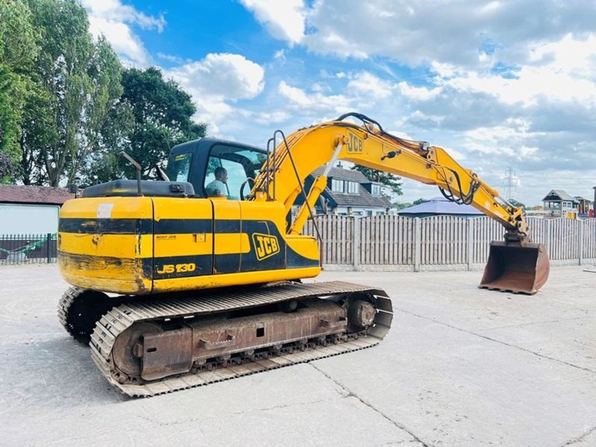 JCB JS130 TRACKED EXCAVATOR C/W QUICK HITCH & BUCKET - Image 5 of 11