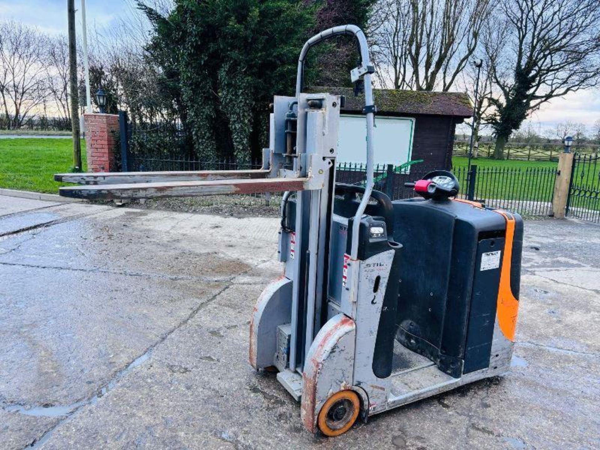 STILL KANVAN 02 ELECTRIC FORK LIFT *YEAR 2015* C/W PALLET TINES  - Image 14 of 14