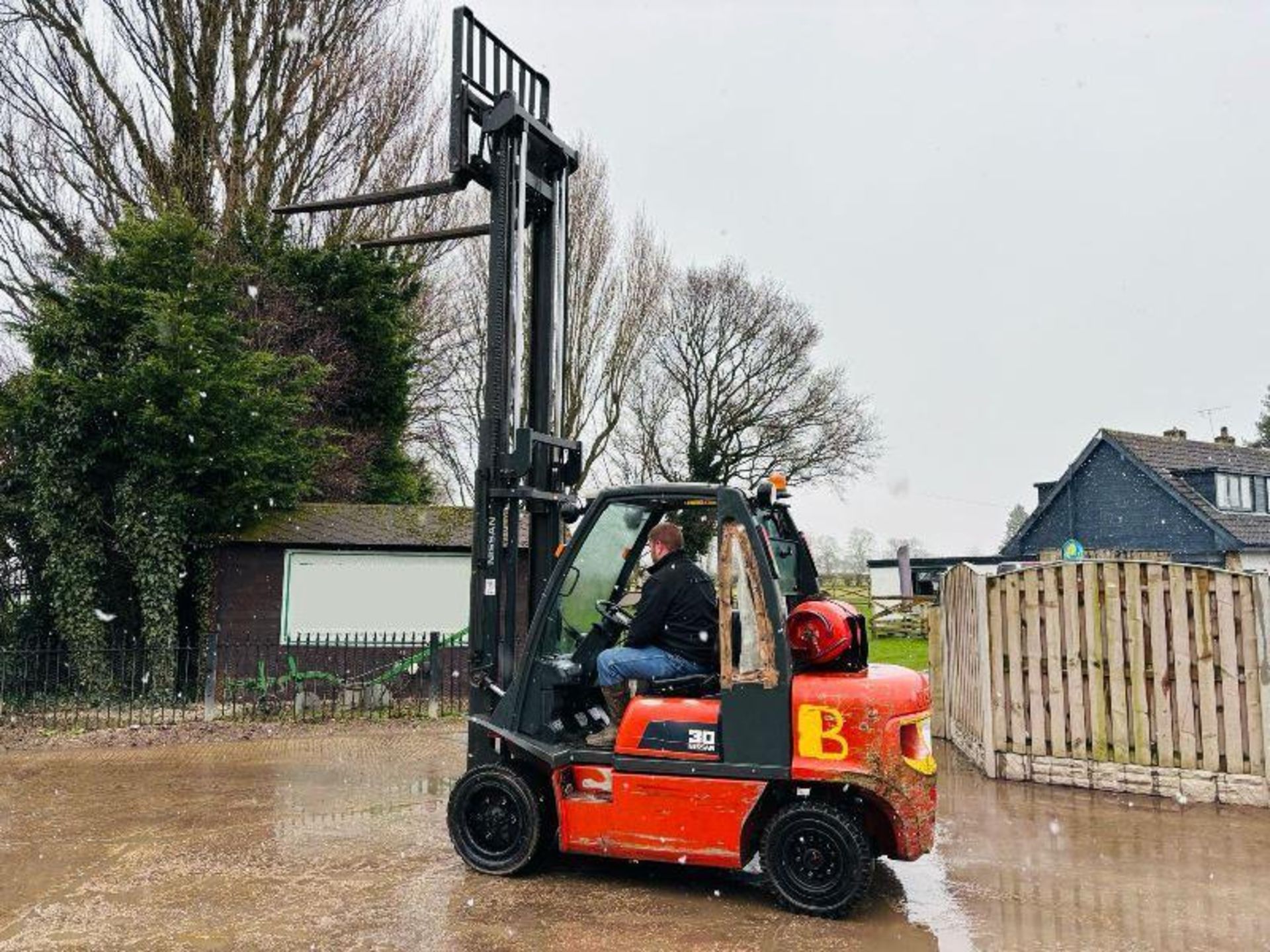 NISSAN A30PQ FORKLIFT *3 TON LIFT* C/W SIDE SHIFT & PALLET TINES - Image 2 of 13