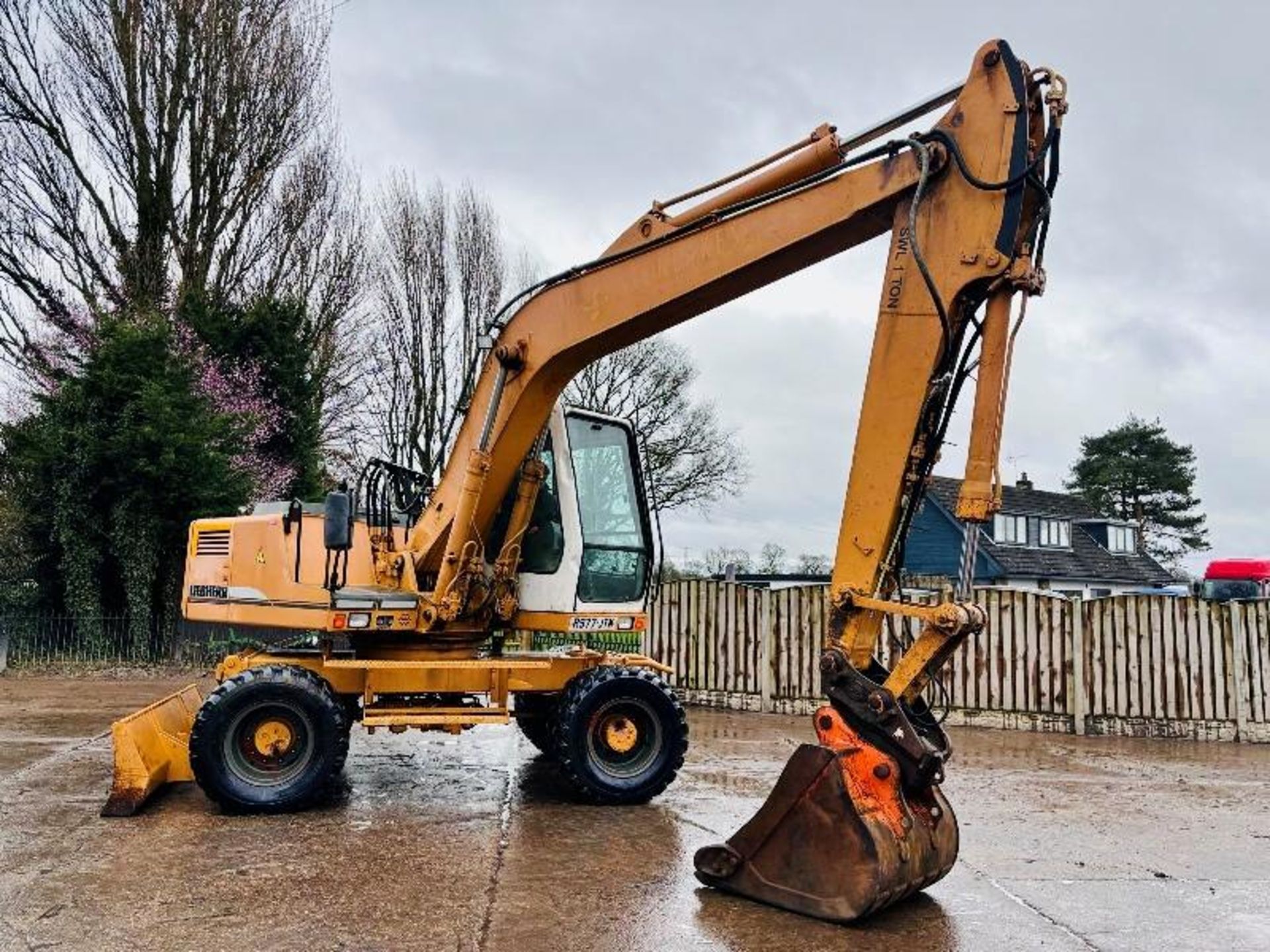 LIEBHERR 900 4WD WHEELED EXCAVATOR C/W QUICK HITCH & BUCKET  - Image 13 of 18