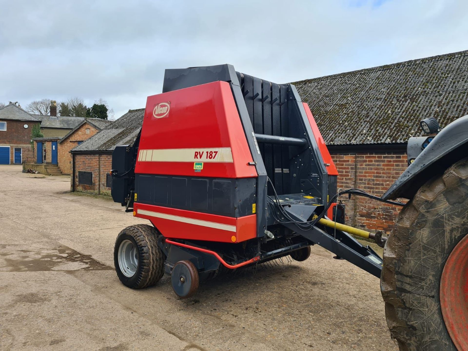 VICON RV187 BALER - 23000 BALES COUNT