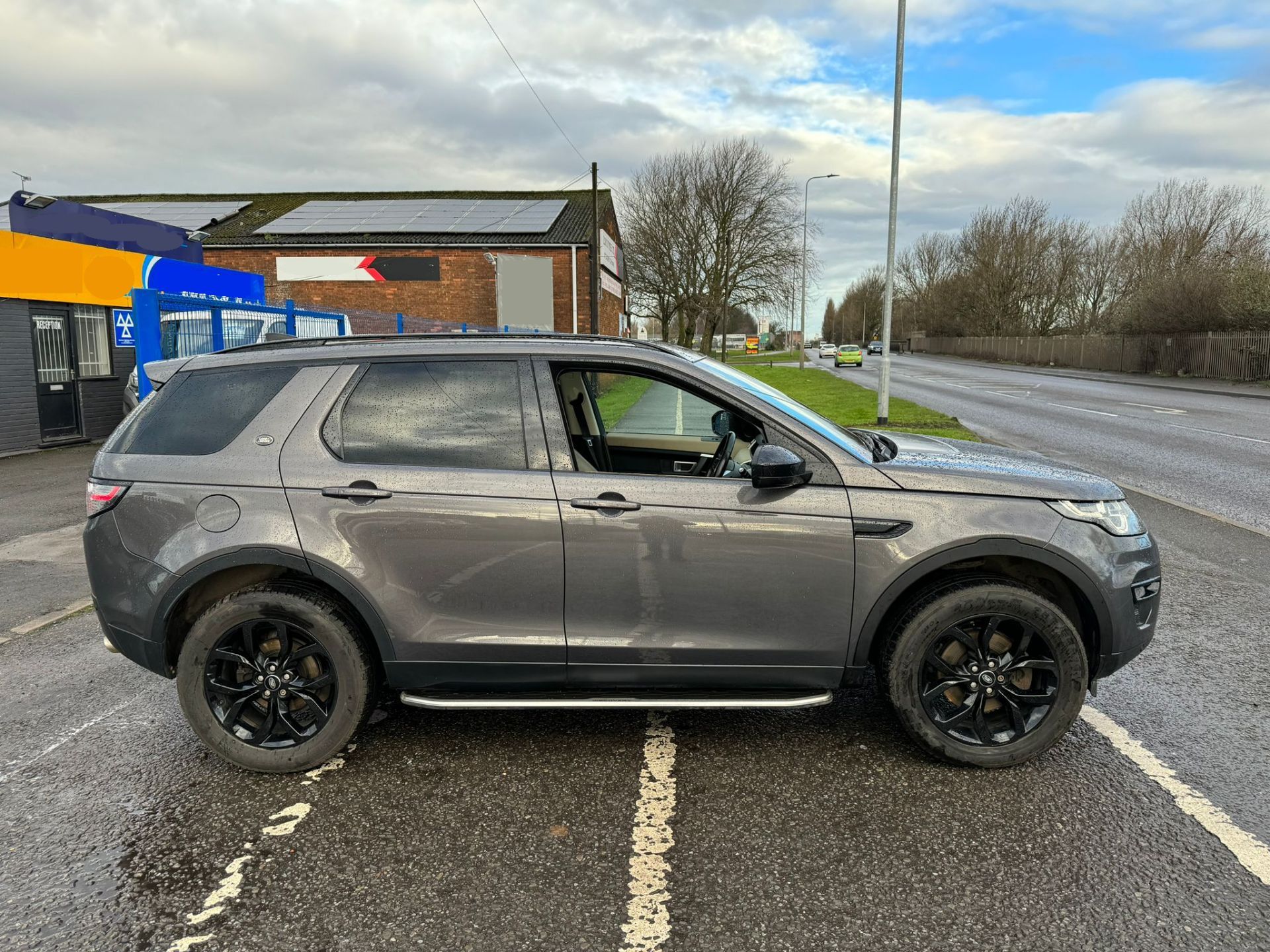 2016 66 LAND ROVER DISCOVERY SPORT HSE SUV ESTATE- 88K WITH LAND ROVER SERVICE HISTORY - PAN ROOF. - Image 9 of 12