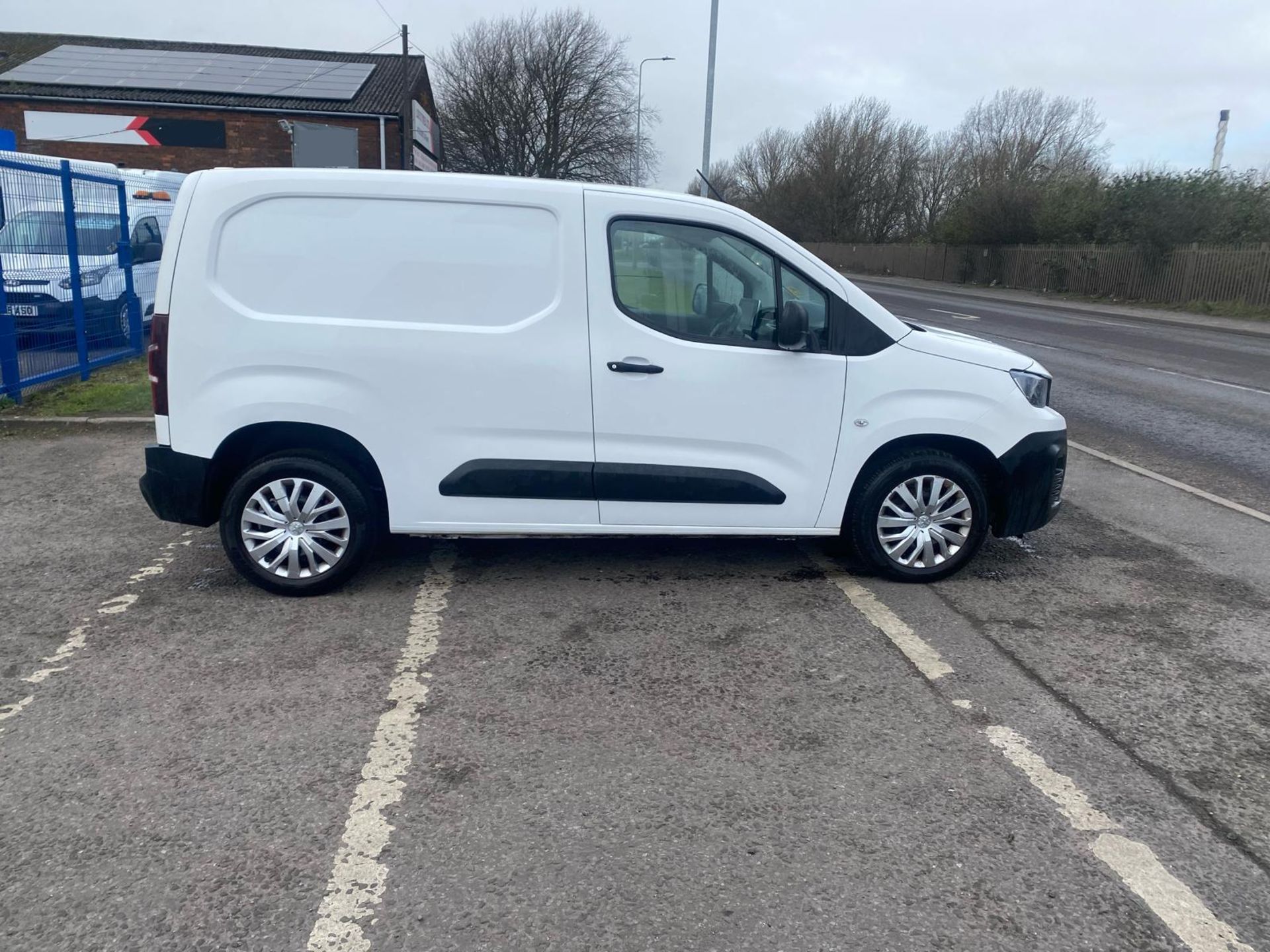 2020 69 PEUGEOT PARNTER PROFESSIONAL PANEL VAN - 51K MILES - 3 SEATS - AIR CON - Bild 3 aus 13