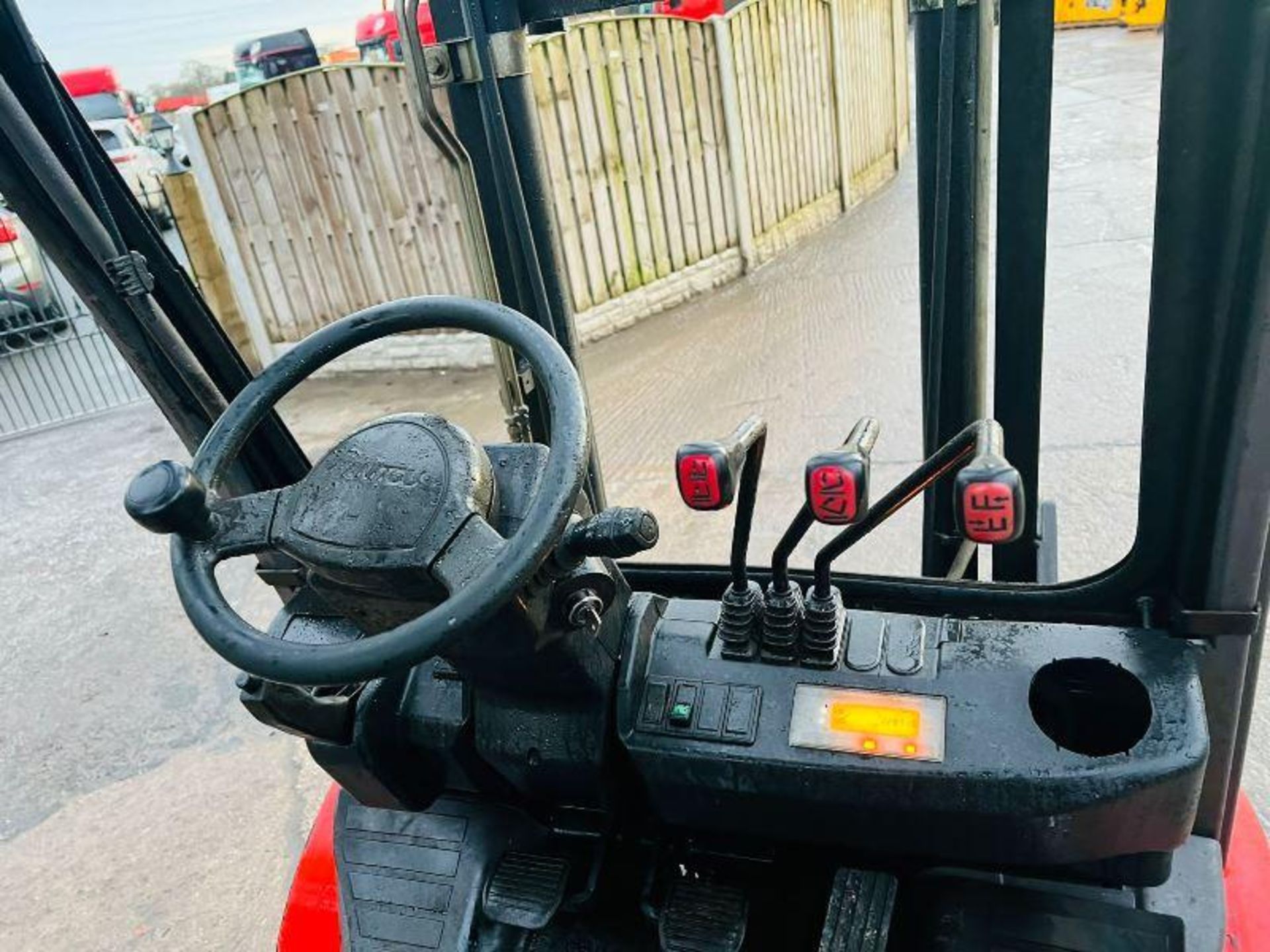 MANITOU MI30G CONTAINER SPEC FORKLIFT *YEAR 2013* C/W HYDRAULIC TURN TABLE. - Image 7 of 14