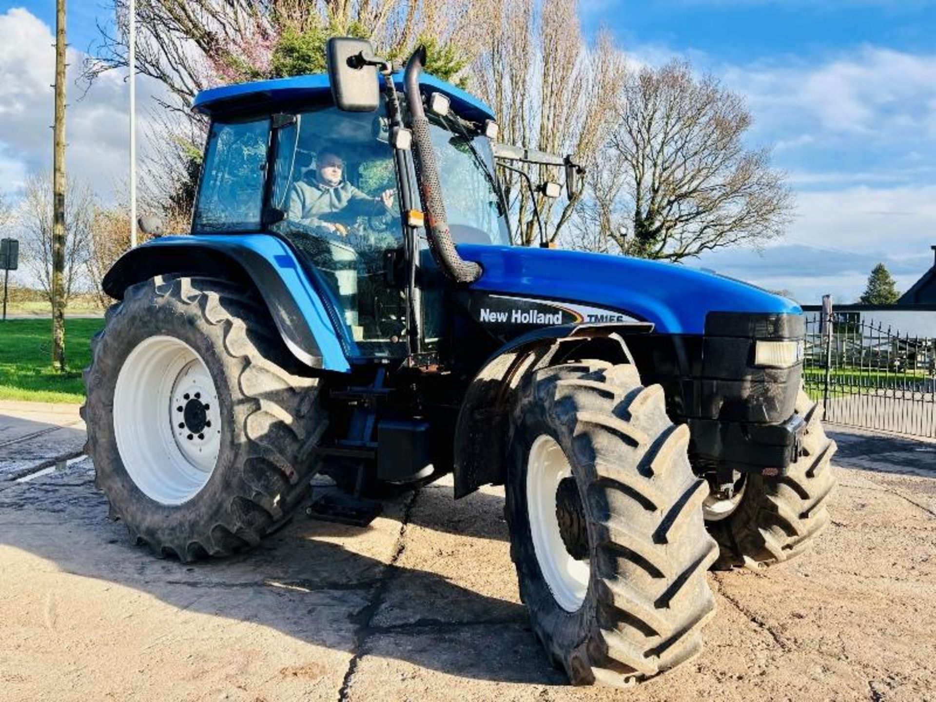 NEW HOLLAND TM155 4WD TRACTOR *5619 HOURS* C/W RANGE COMMAND GEAR BOX  - Image 19 of 19