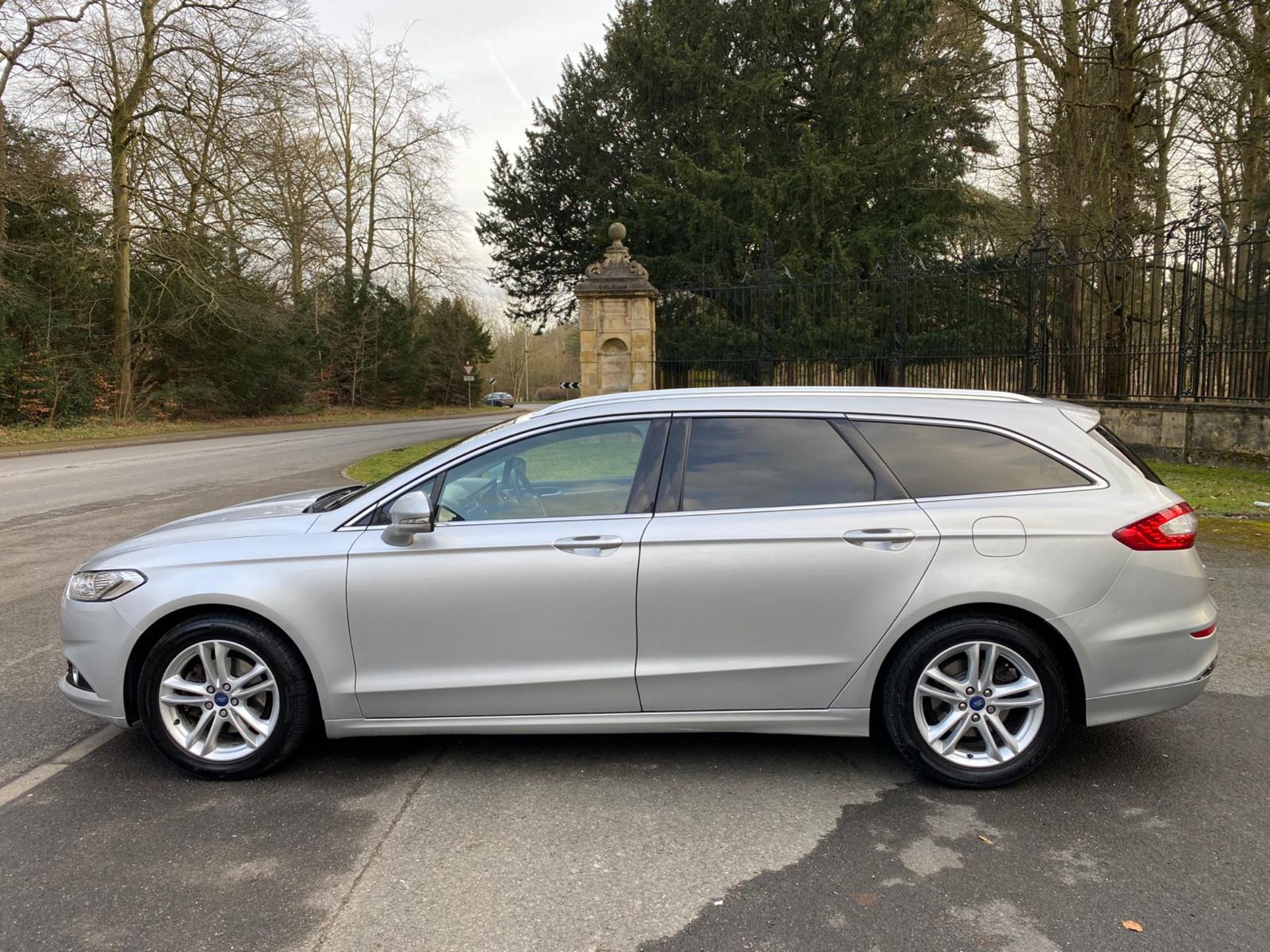 2015 FORD MONDEO TITANIUM ( X PACK ) ESTATE - 155K MILES - 2 KEYS - FSH & RECEIPTS FOR WORK PRESENT - Bild 2 aus 19