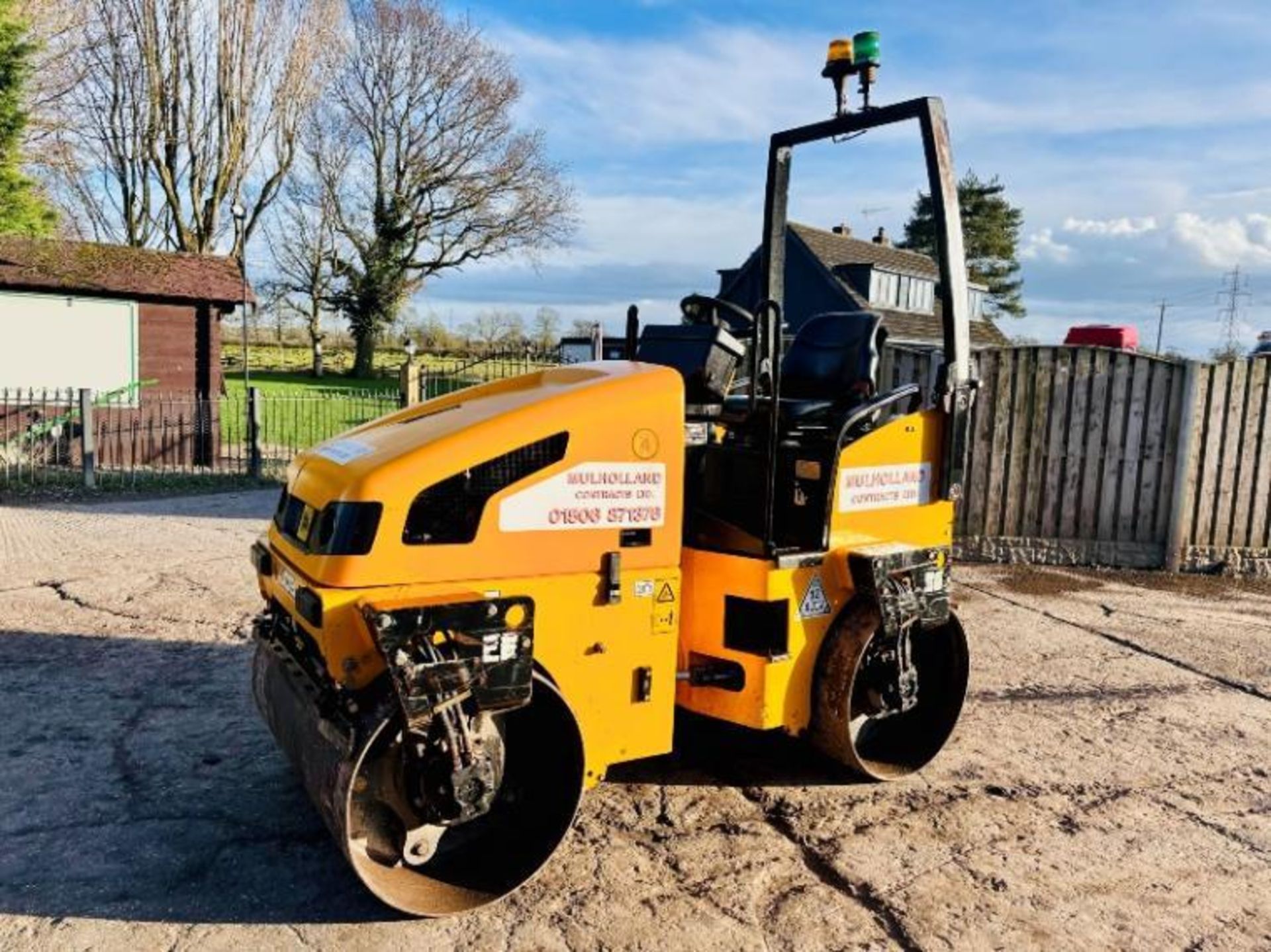 JCB VMT260 DOUBLE DRUM ROLLER *YEAR 2014* C/W ROLE BAR  - Image 11 of 14