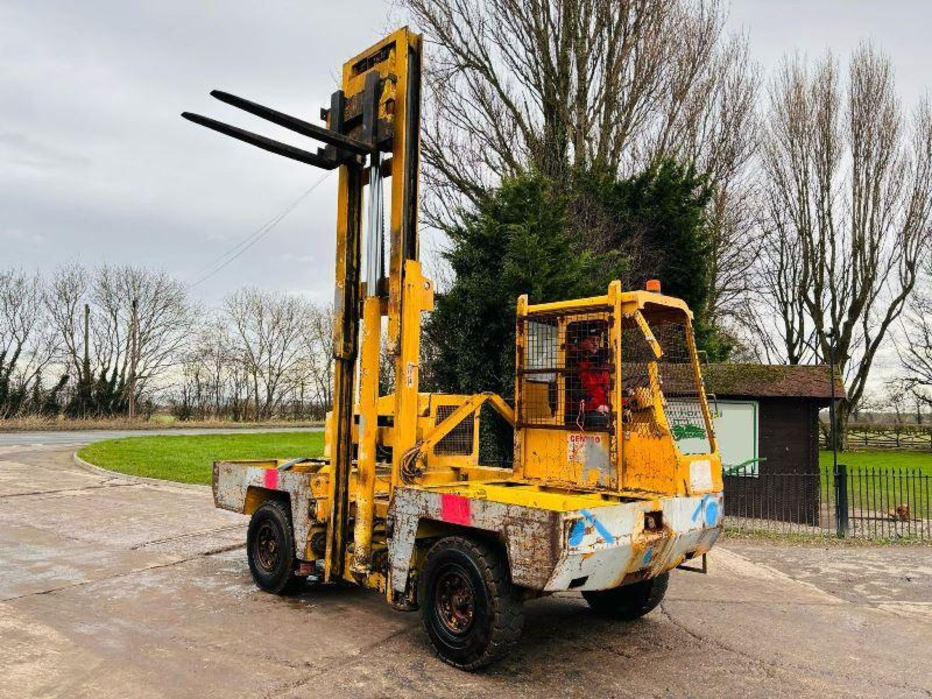 SIDE LOAD DIESEL FORKLIFT C/W C/W PALLET TINES - Image 12 of 14