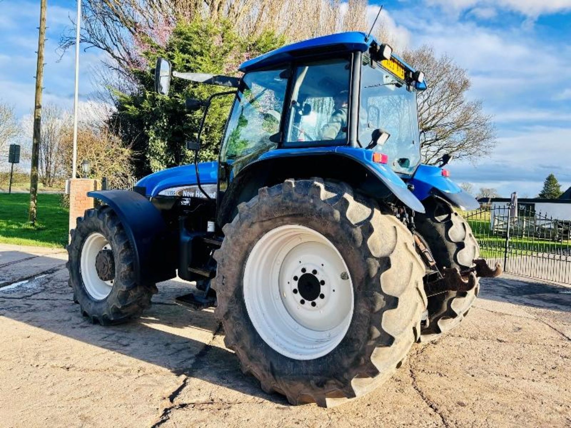 NEW HOLLAND TM155 4WD TRACTOR *5619 HOURS* C/W RANGE COMMAND GEAR BOX  - Image 6 of 19