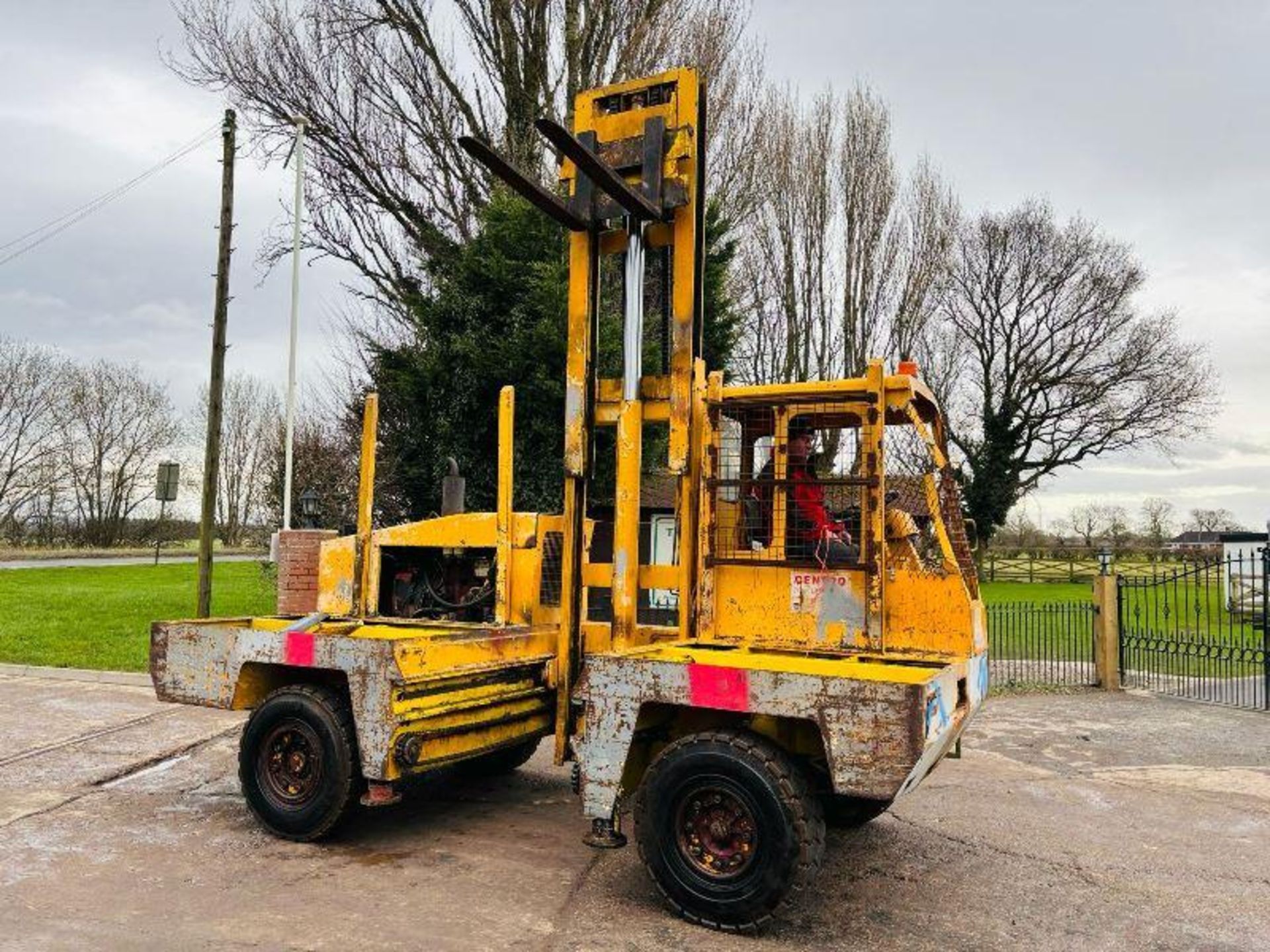 SIDE LOAD DIESEL FORKLIFT C/W C/W PALLET TINES - Image 9 of 14