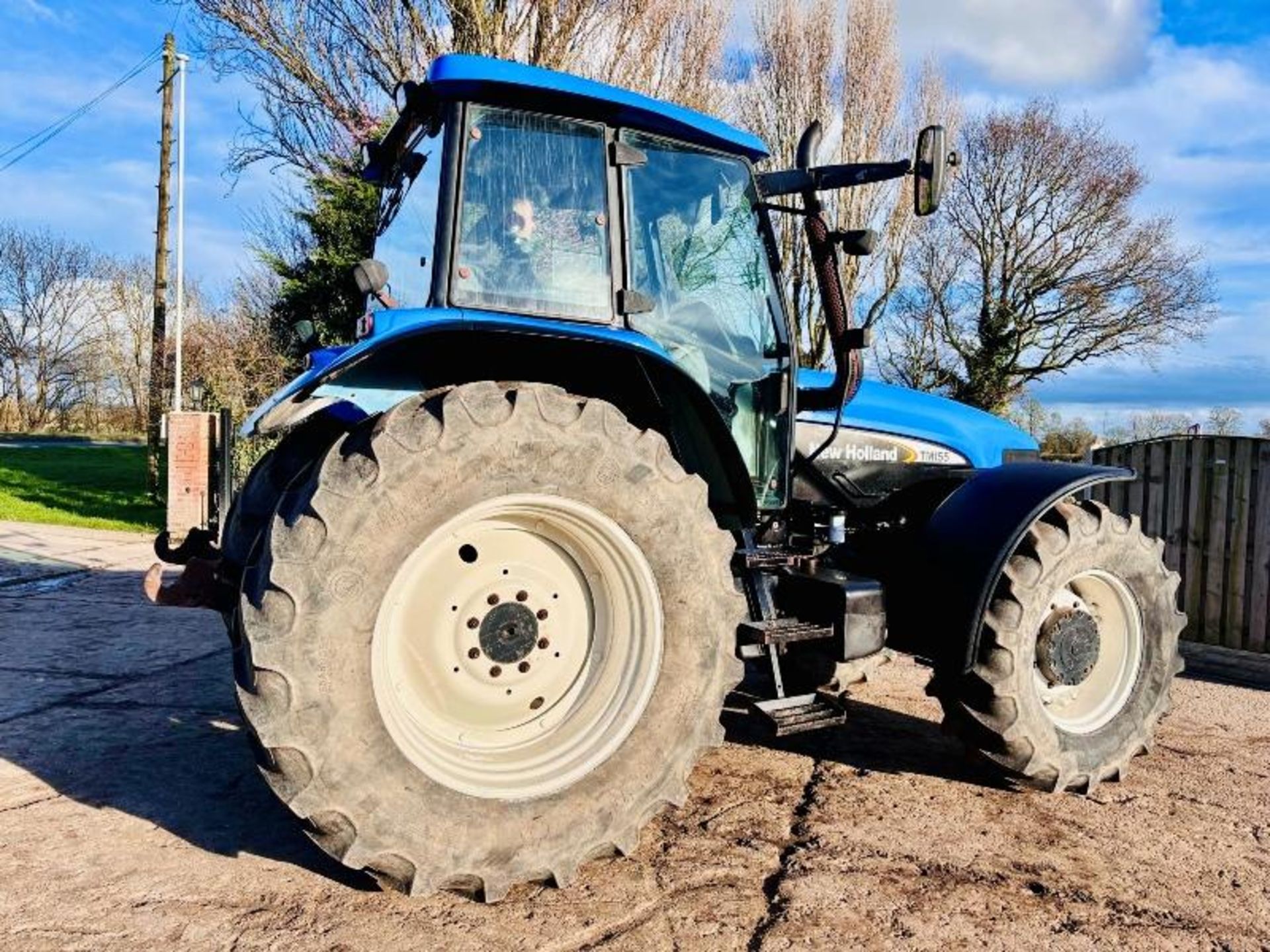 NEW HOLLAND TM155 4WD TRACTOR *5619 HOURS* C/W RANGE COMMAND GEAR BOX  - Image 13 of 19