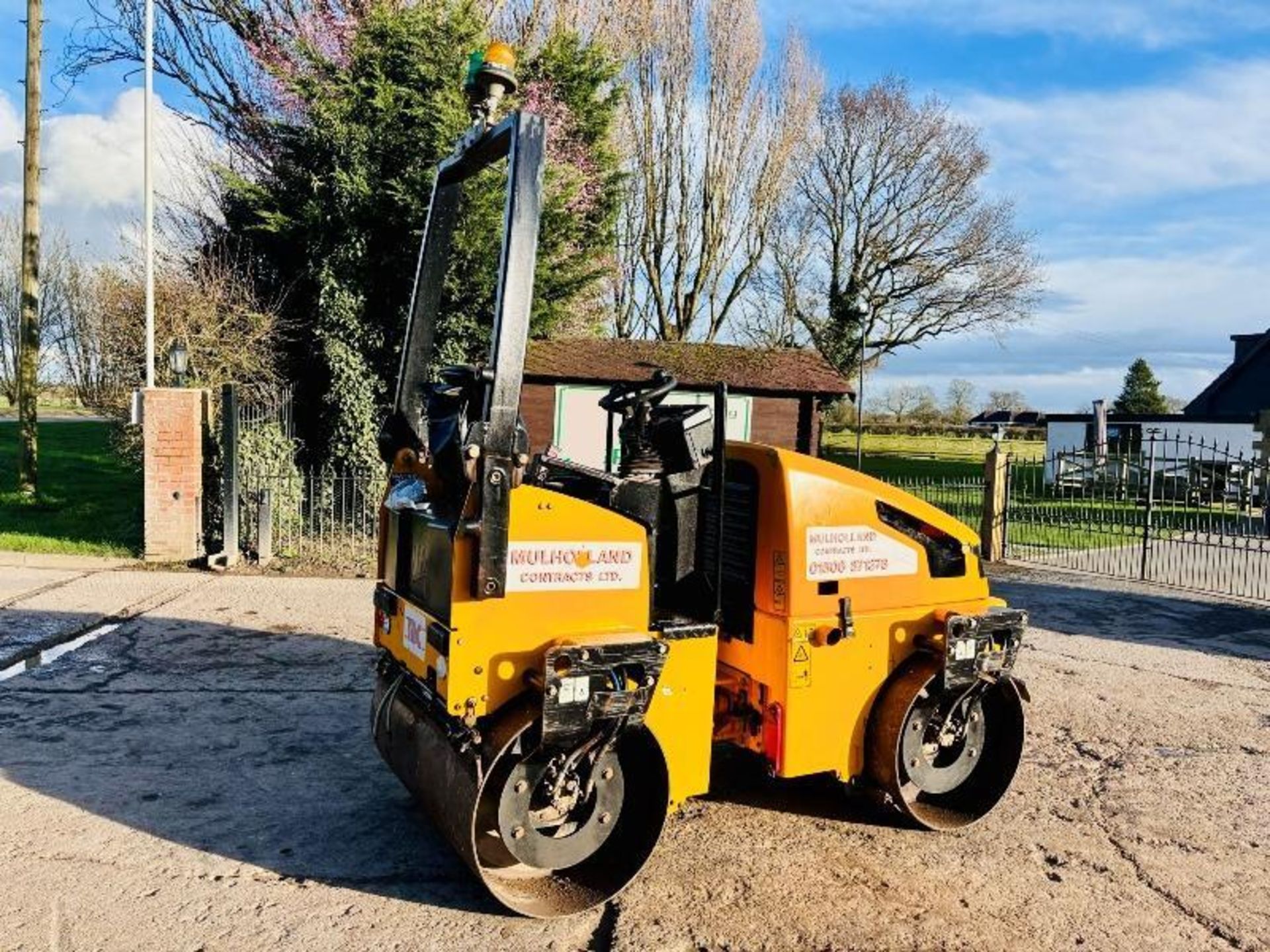 JCB VMT260 DOUBLE DRUM ROLLER *YEAR 2014* C/W ROLE BAR  - Image 3 of 14