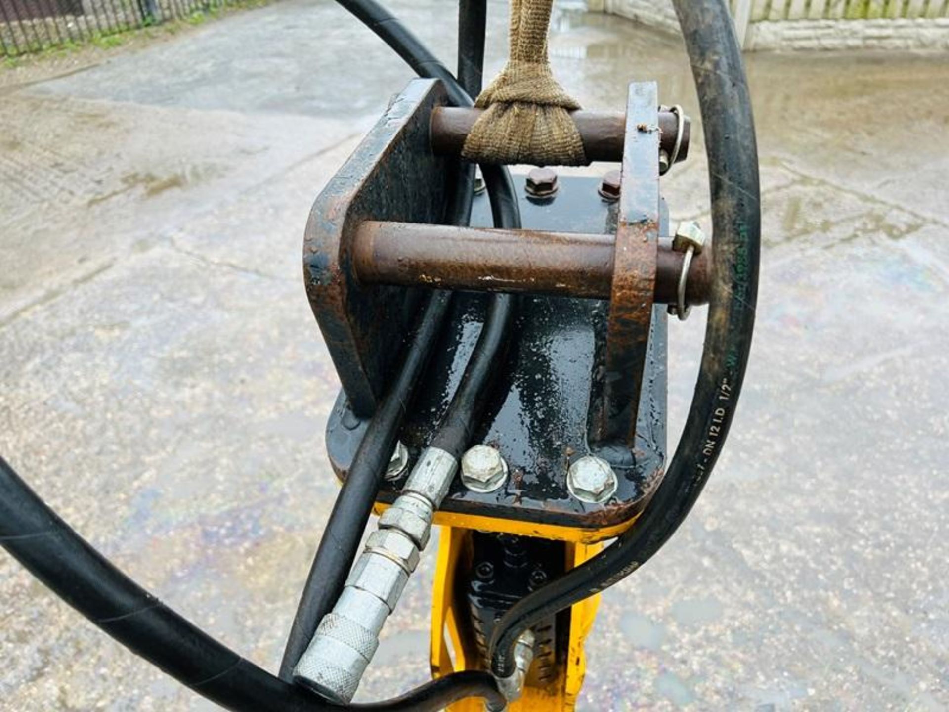 HYDRAULIC BREAKER TO SUIT 3 TON EXCAVATOR QUICK HITCH C/W PIPES - Bild 6 aus 6