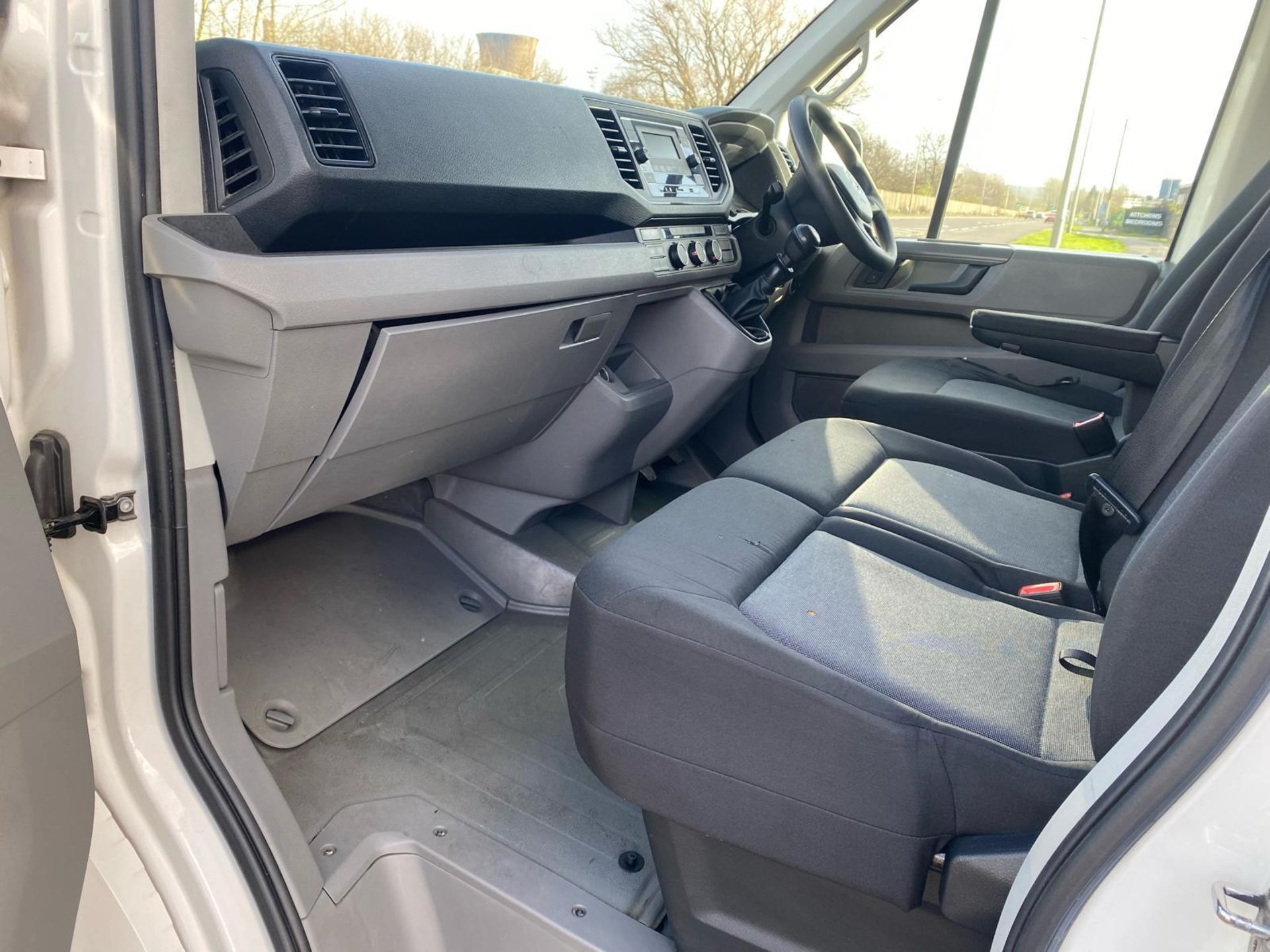 2019 69 VOLKSWAGEN CRAFTER LWB HIGH ROOF PANEL VAN - 87K MILES - PLY LINED. - Image 4 of 12