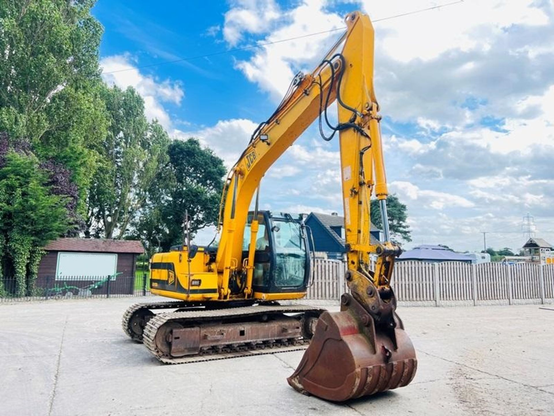 JCB JS130 TRACKED EXCAVATOR C/W QUICK HITCH & BUCKET - Image 6 of 11