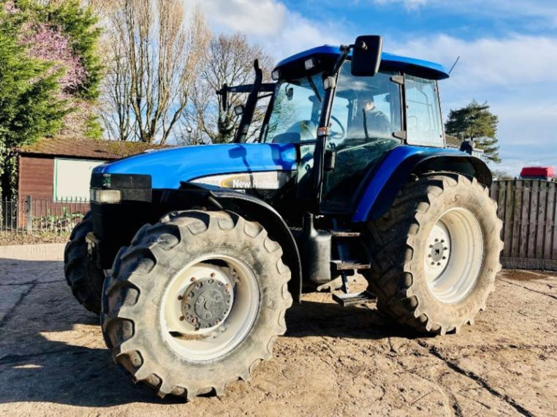 NEW HOLLAND TM155 4WD TRACTOR *5619 HOURS* C/W RANGE COMMAND GEAR BOX  - Image 16 of 19