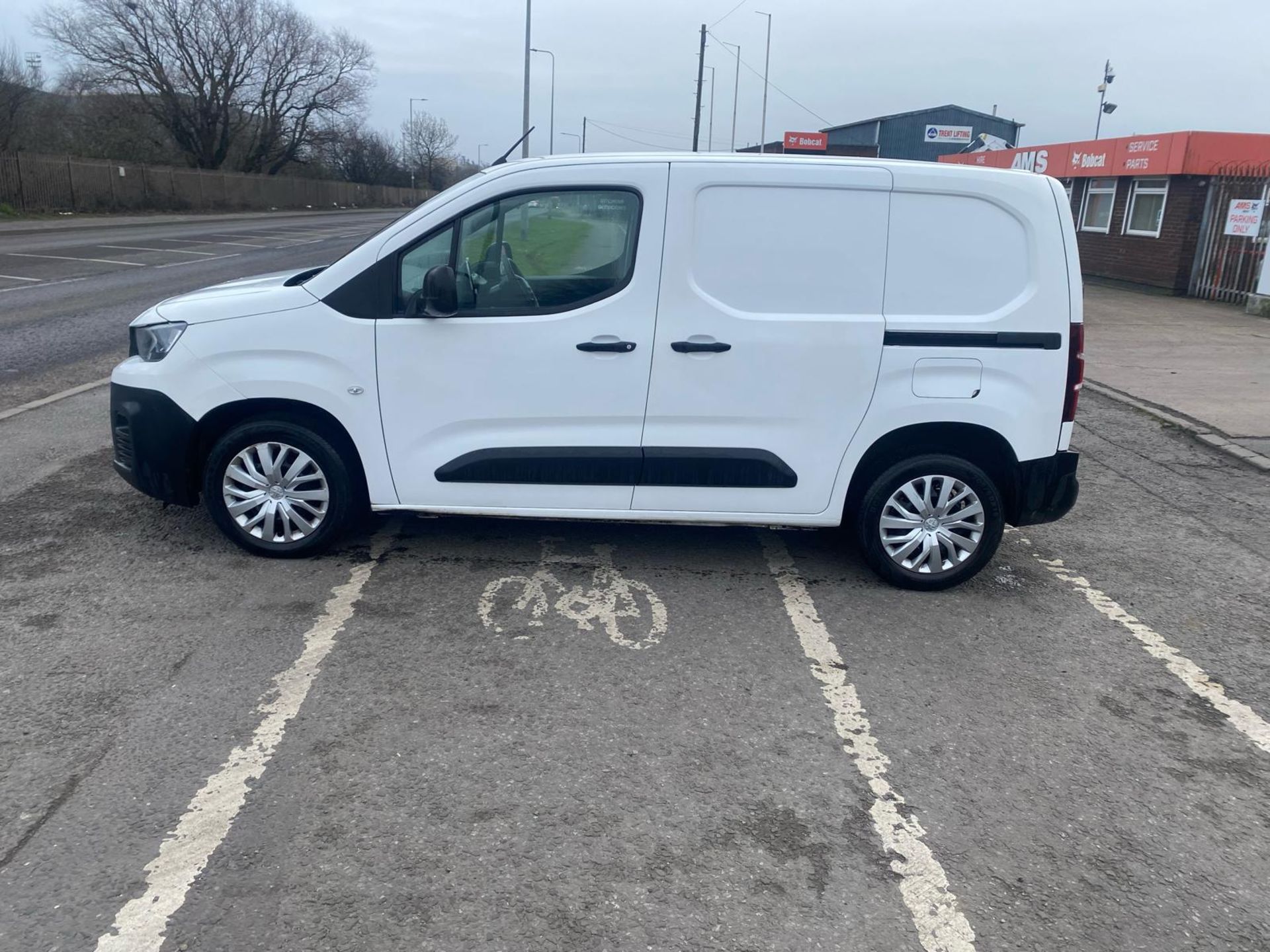 2020 69 PEUGEOT PARNTER PROFESSIONAL PANEL VAN - 51K MILES - 3 SEATS - AIR CON - Image 9 of 13