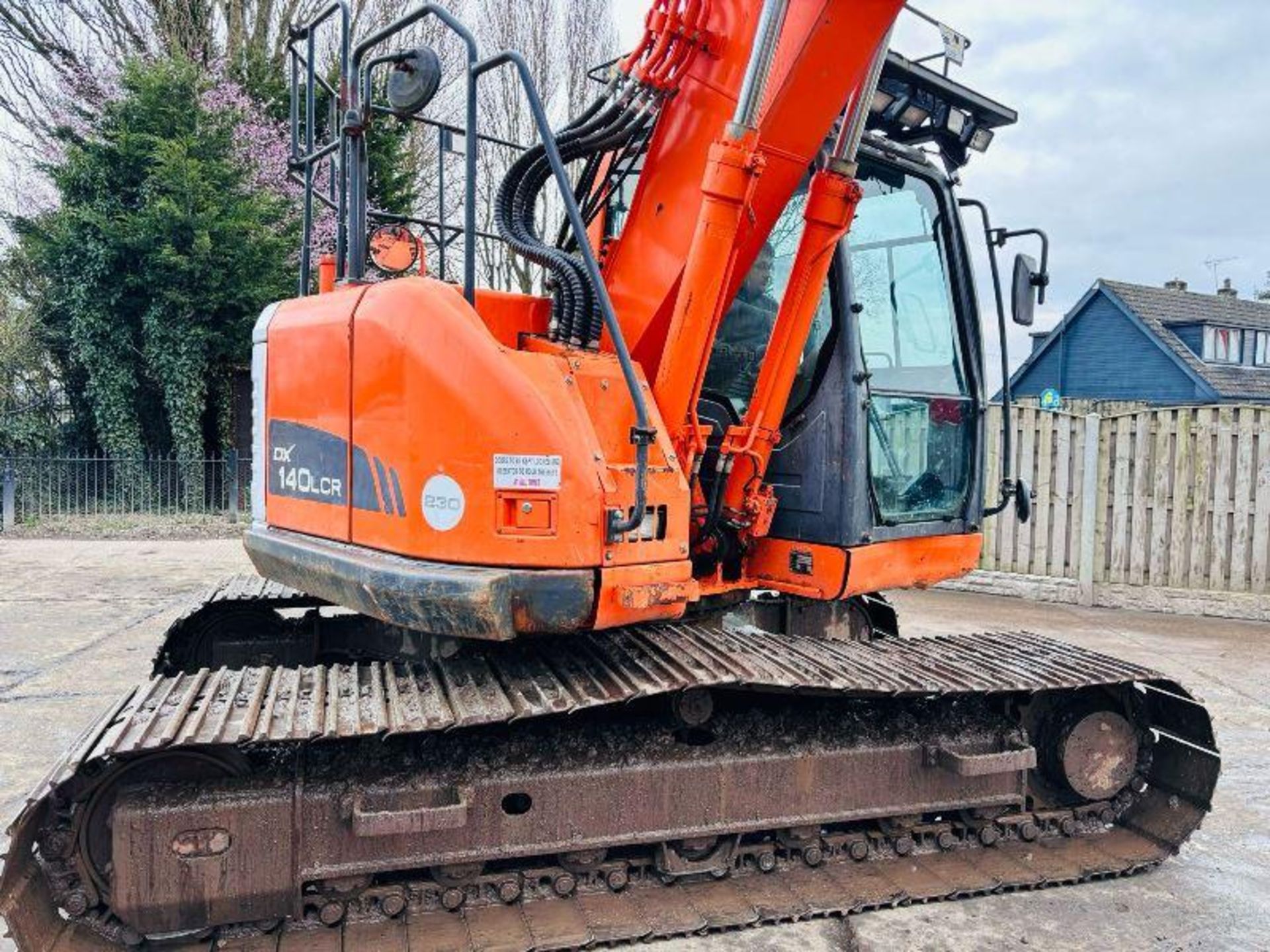 DOOSAN DX140LCR TRACKED EXCAVATOR *YEAR 2016* C/W QUICK HITCH & BUCKET  - Image 7 of 19