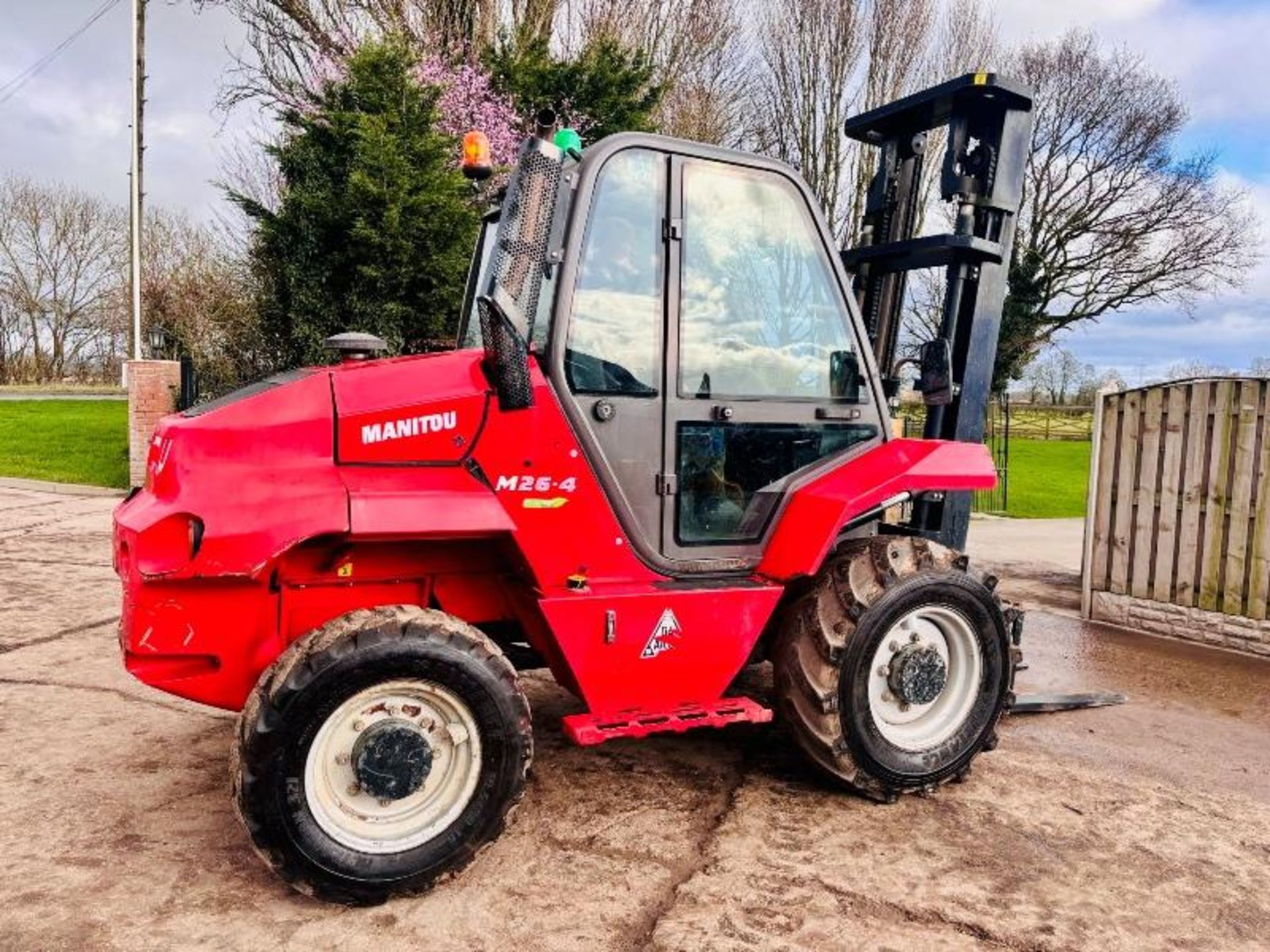 MANITOU M26-4 ROUGH TERRIAN 4WD FORKLIFT *YEAR 2017* C/W PALLET TINES - Image 12 of 16
