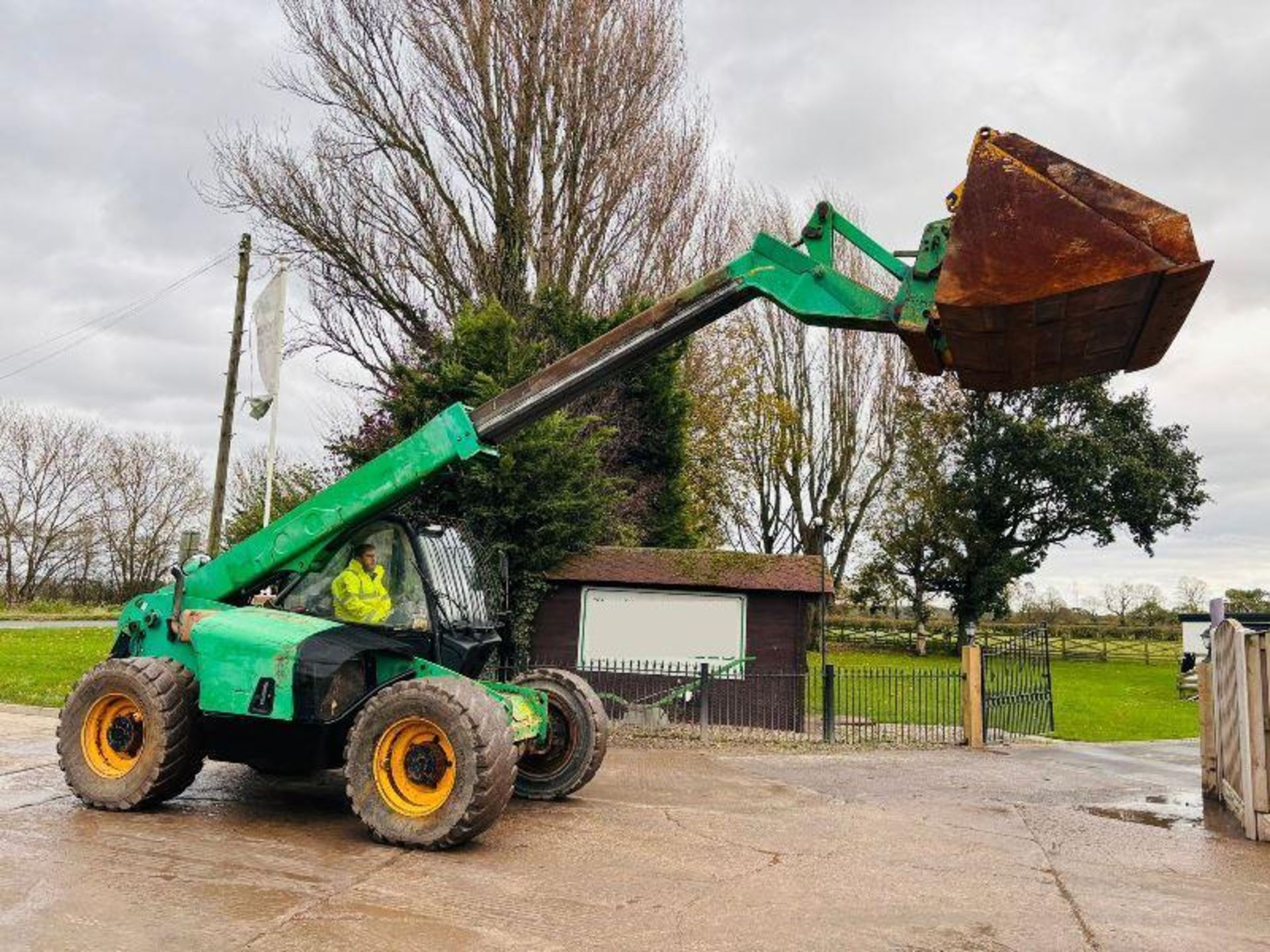 JCB 531-70 4WD TELEHANDLER C/W BUCKET.